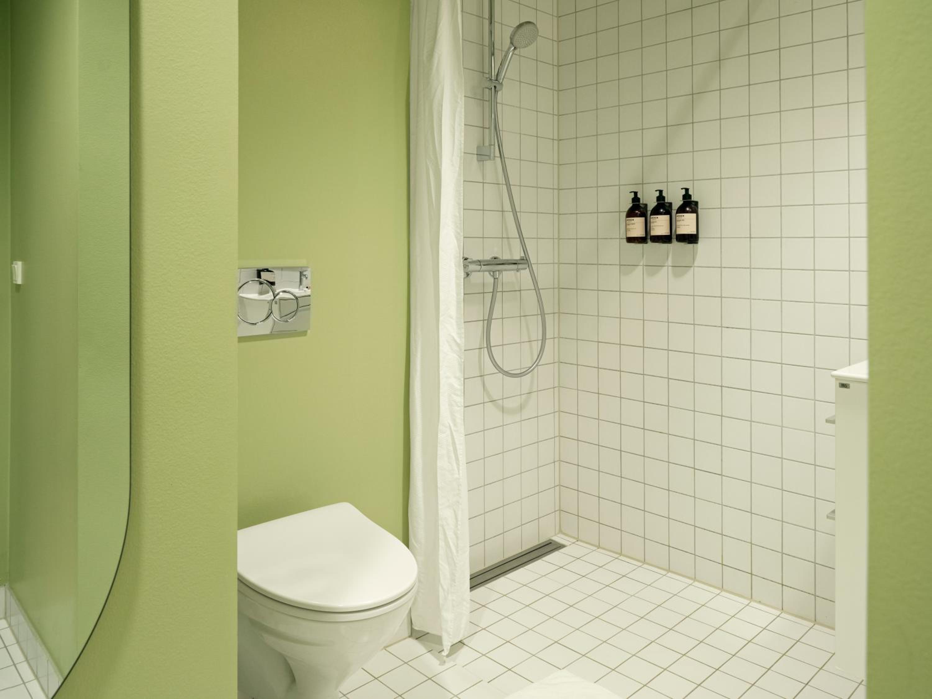 One-Bedroom Apartment (4 Adults) thumbnail 6