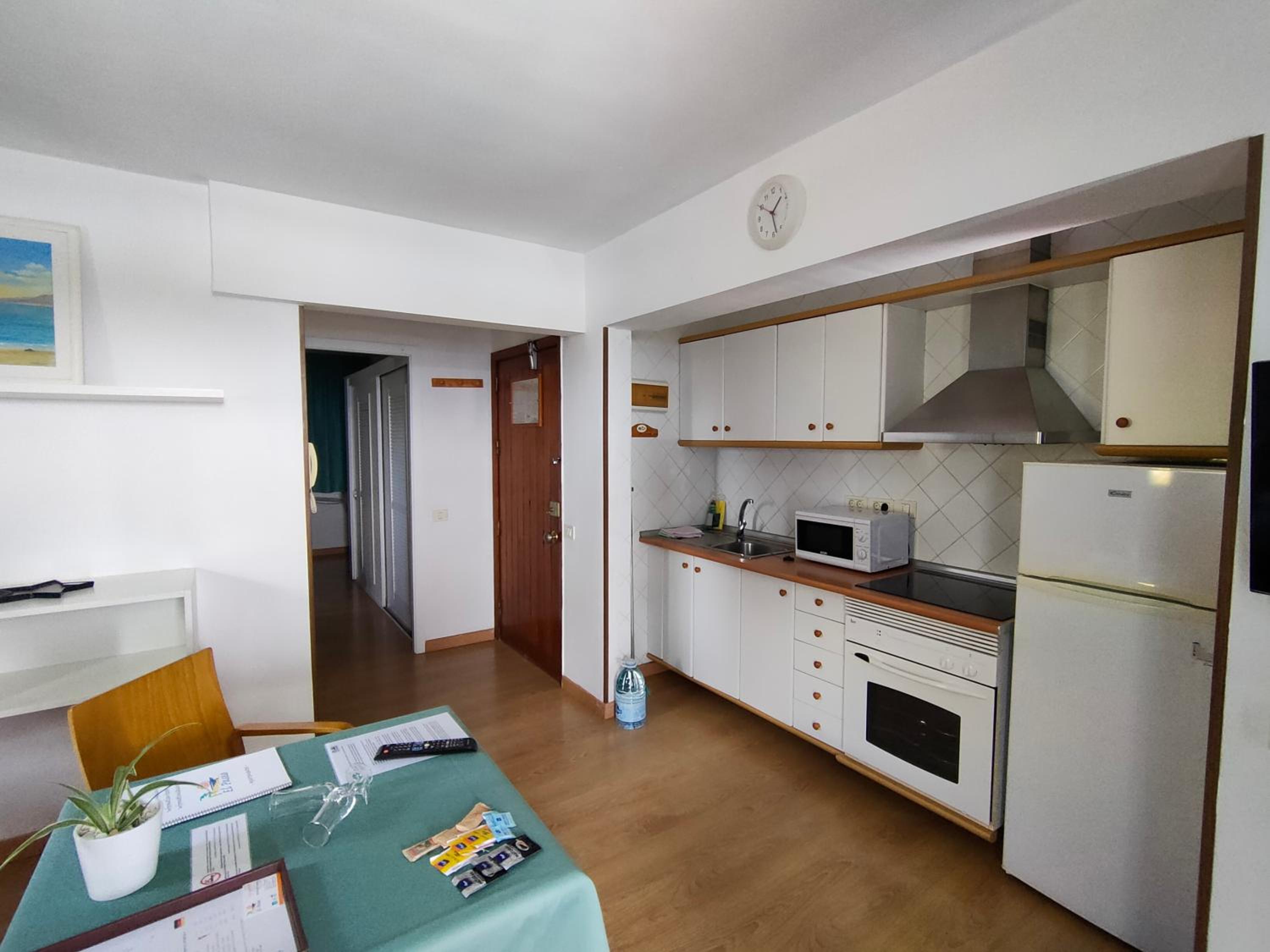 One-Bedroom Apartment with Pool View photo 2