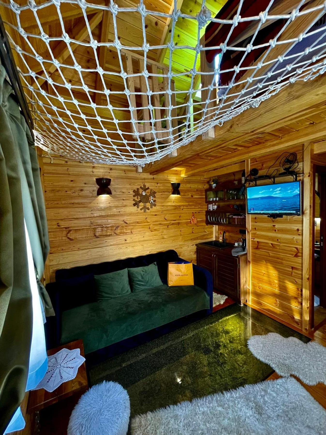 Bungalow - Water Front  - Photo 10