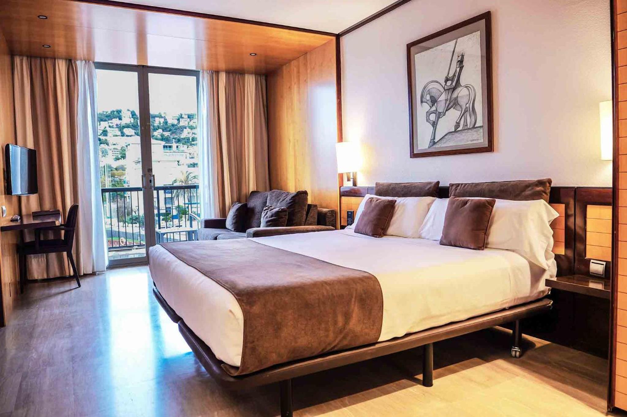 Double or Twin Room with Balcony - Photo 3