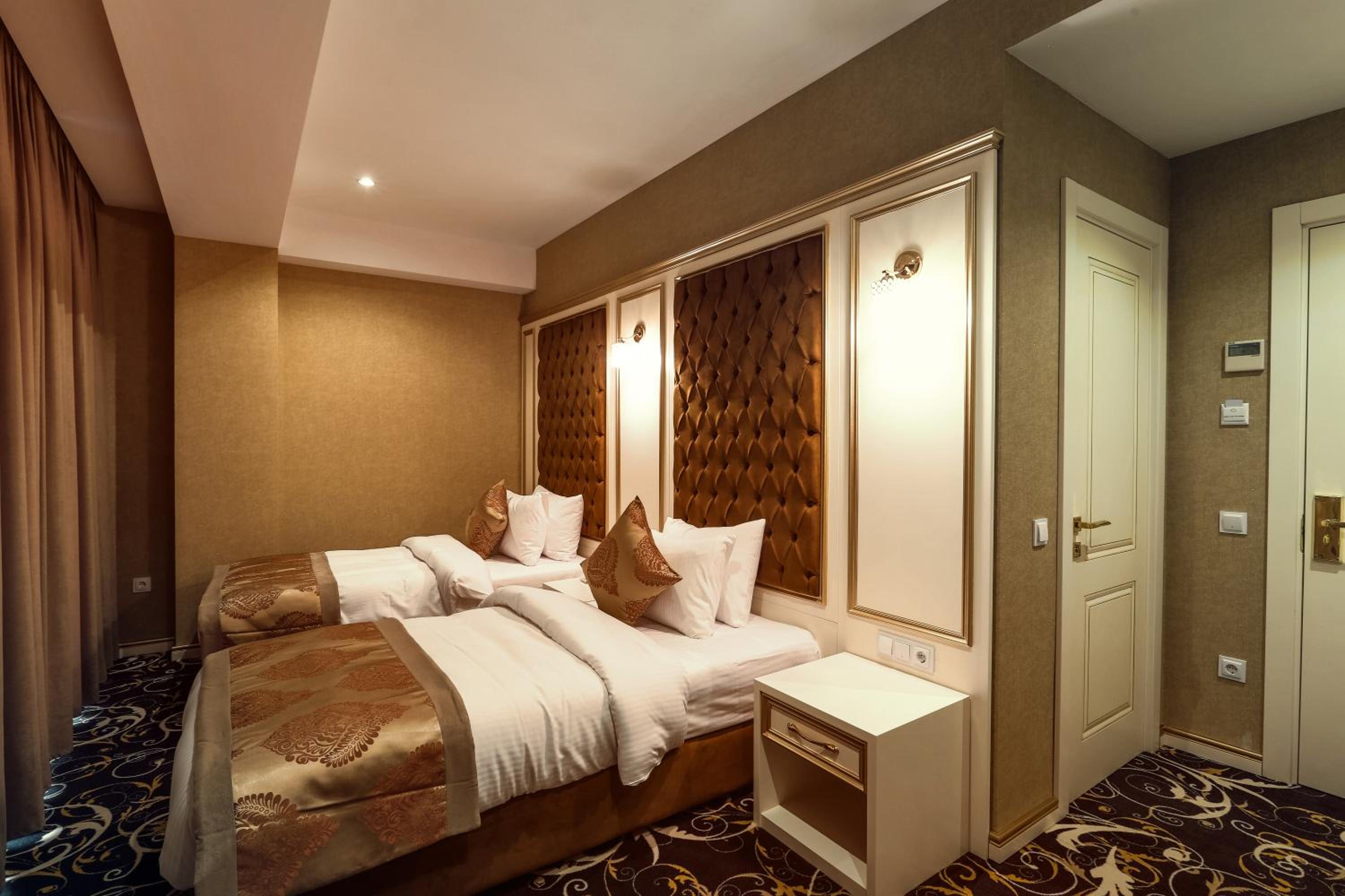 Standard Twin Room - Photo 1