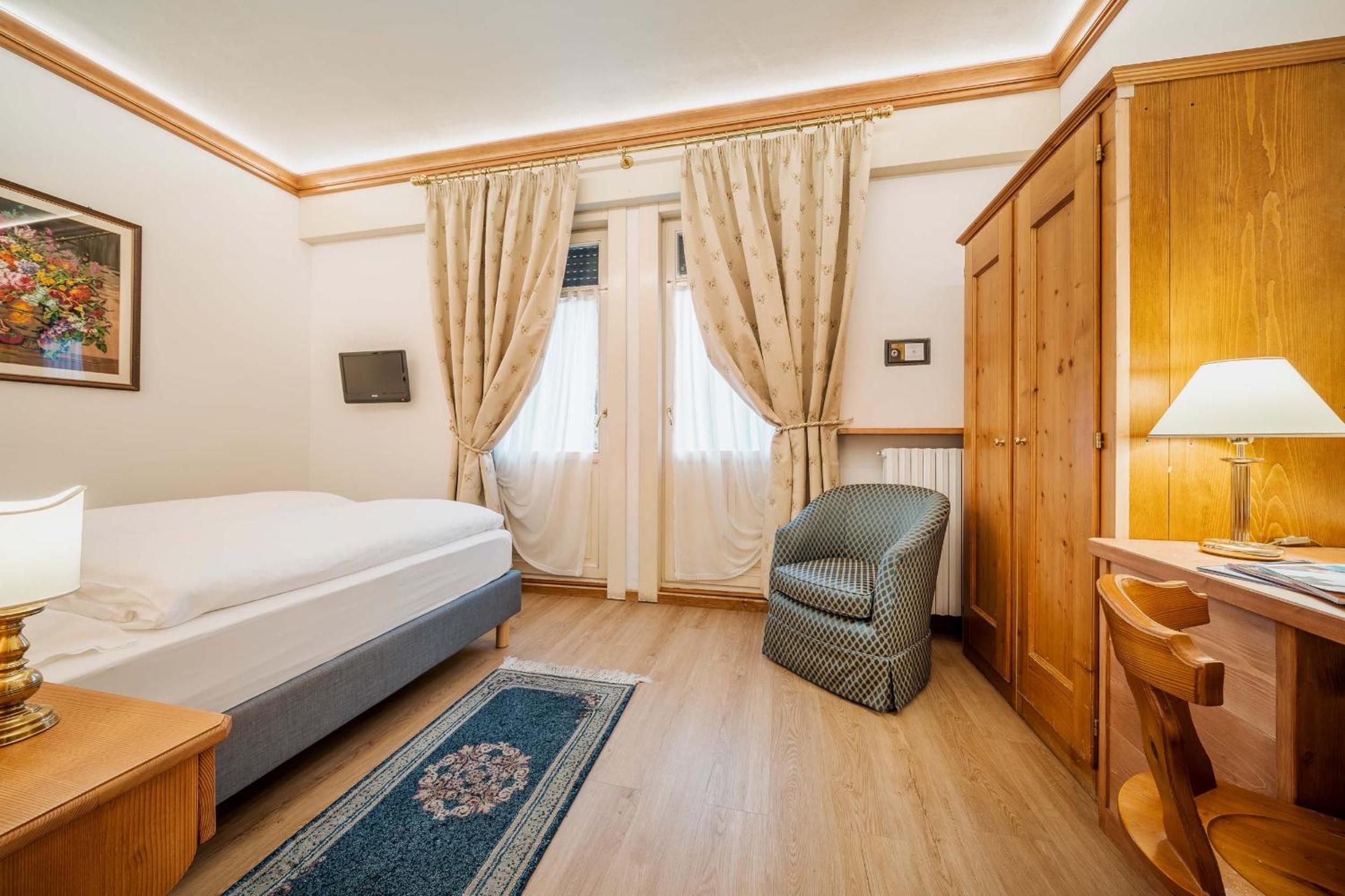 Standard Double or Twin Room - Photo 3