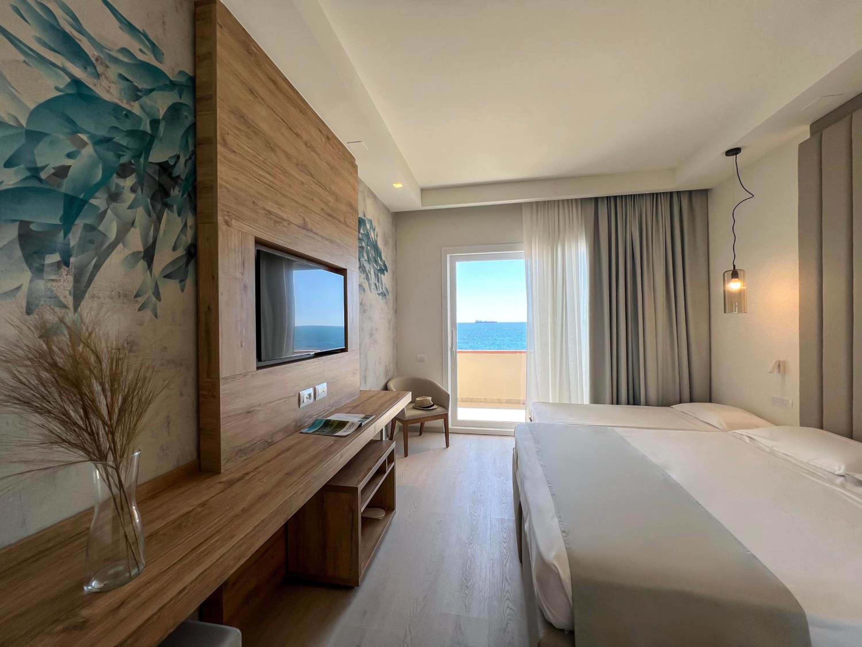 Triple Room with Sea View and Beach Access - Photo 2