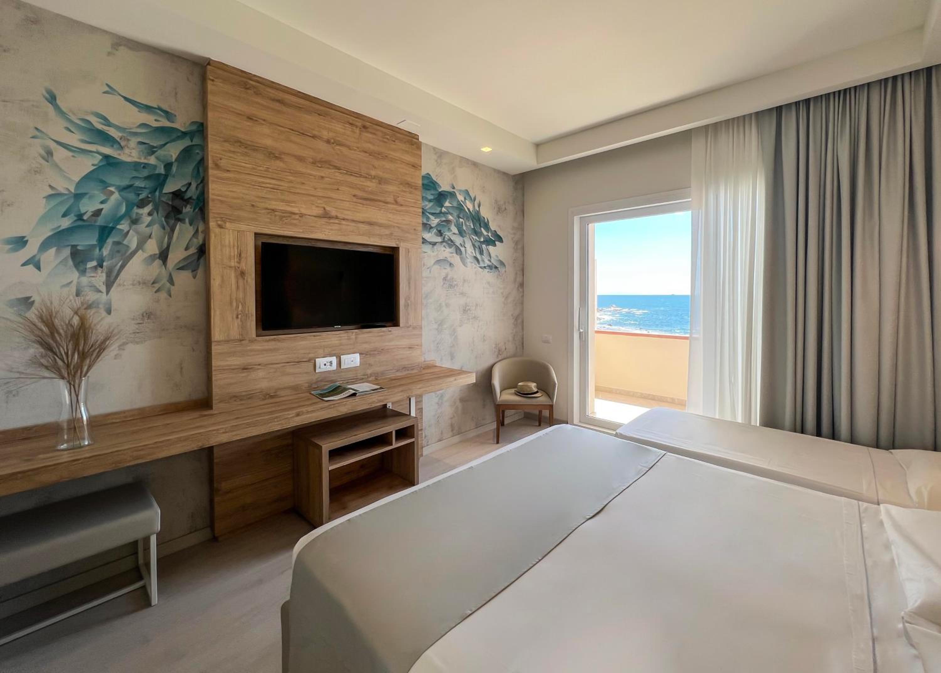 Triple Room with Sea View and Beach Access - Photo 1
