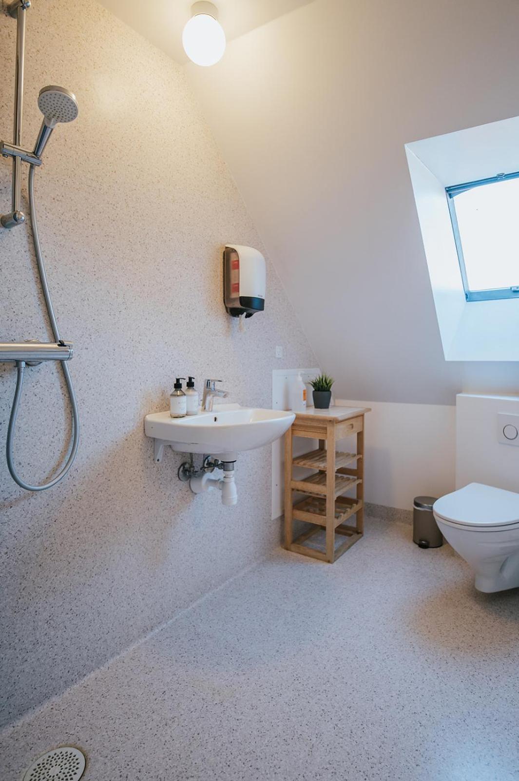 Double Room with Shared Bathroom photo 3