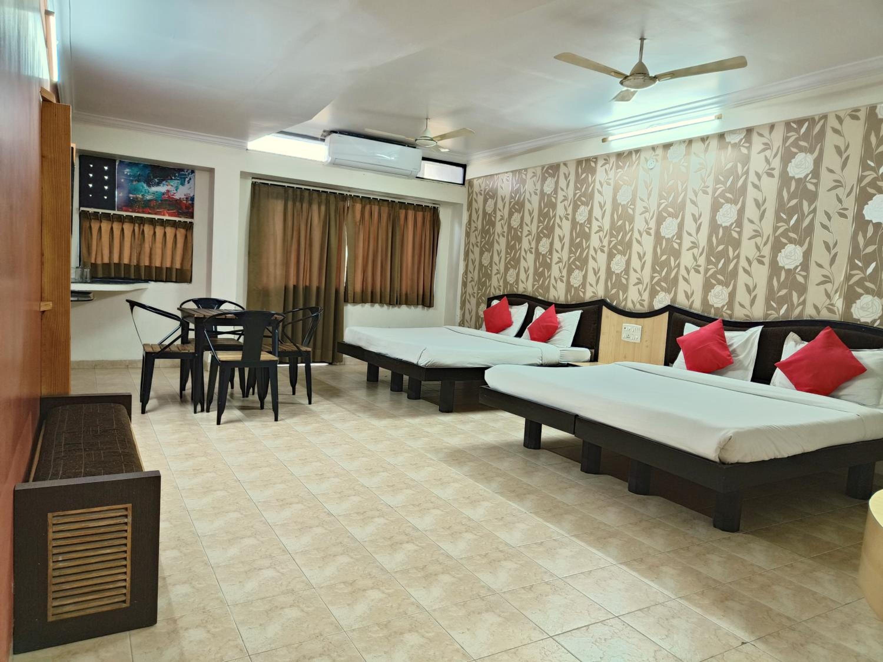 Deluxe Family Suite
