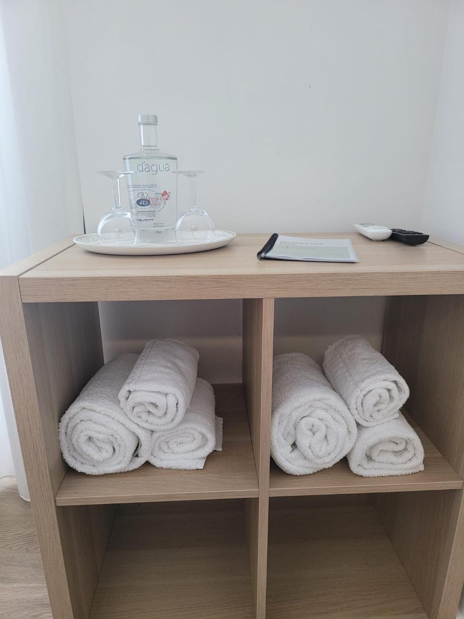 Double Room with Private Bathroom - Photo 9