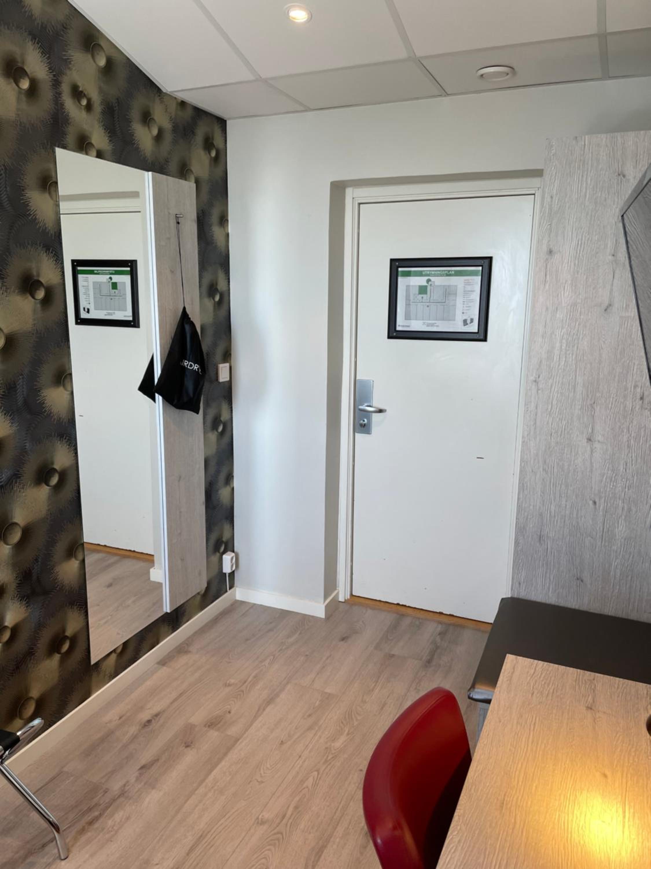 Small Double Room with Shared Bathroom photo 3
