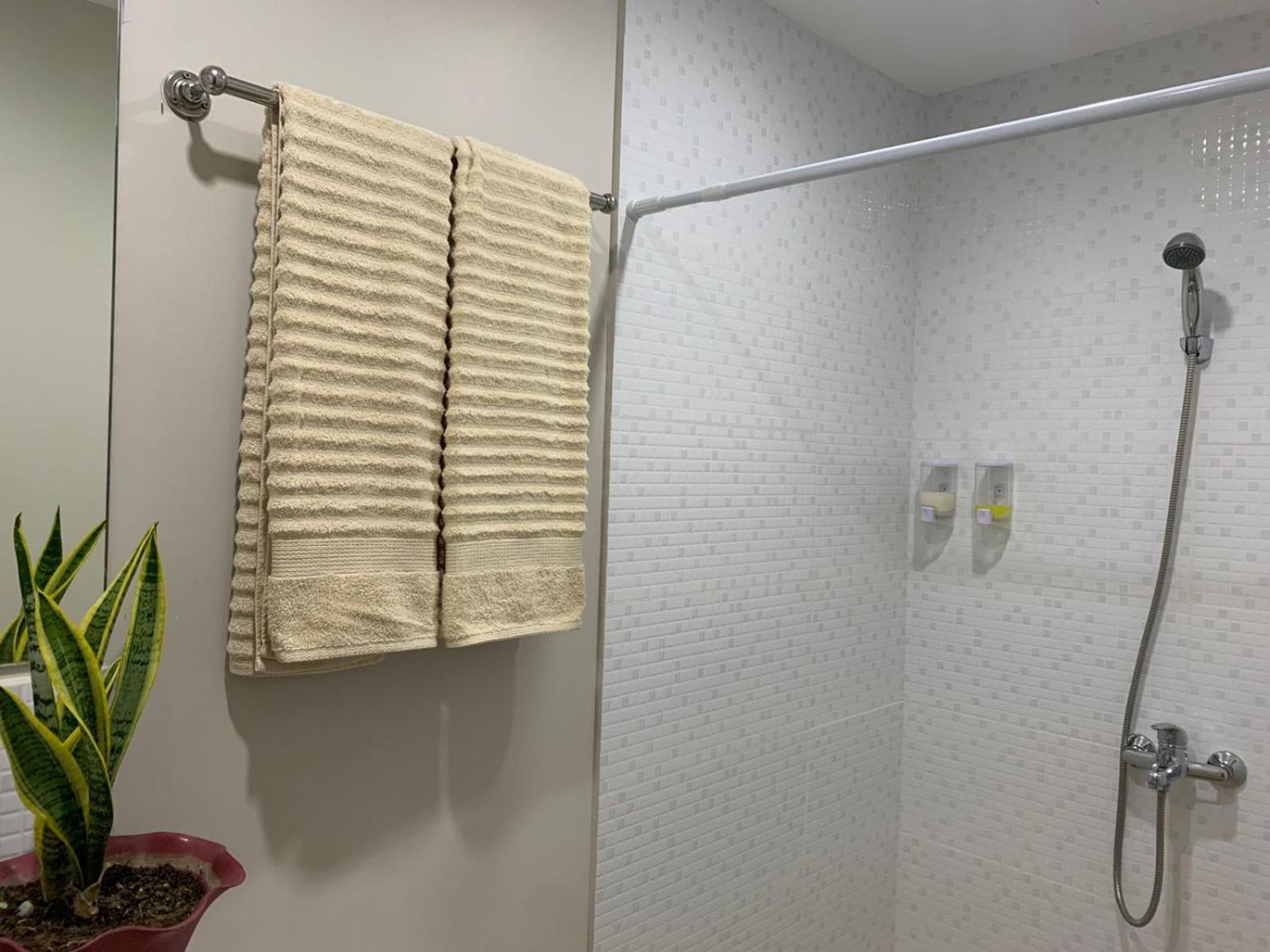 Standard Twin Room - Photo 2