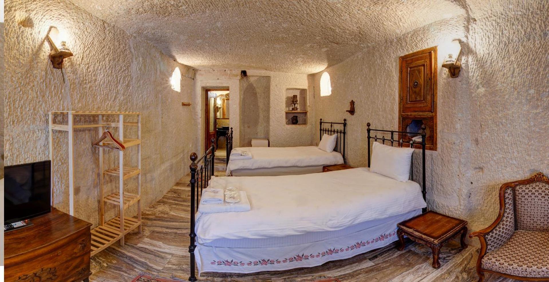 Standard Twin Room - Photo 1
