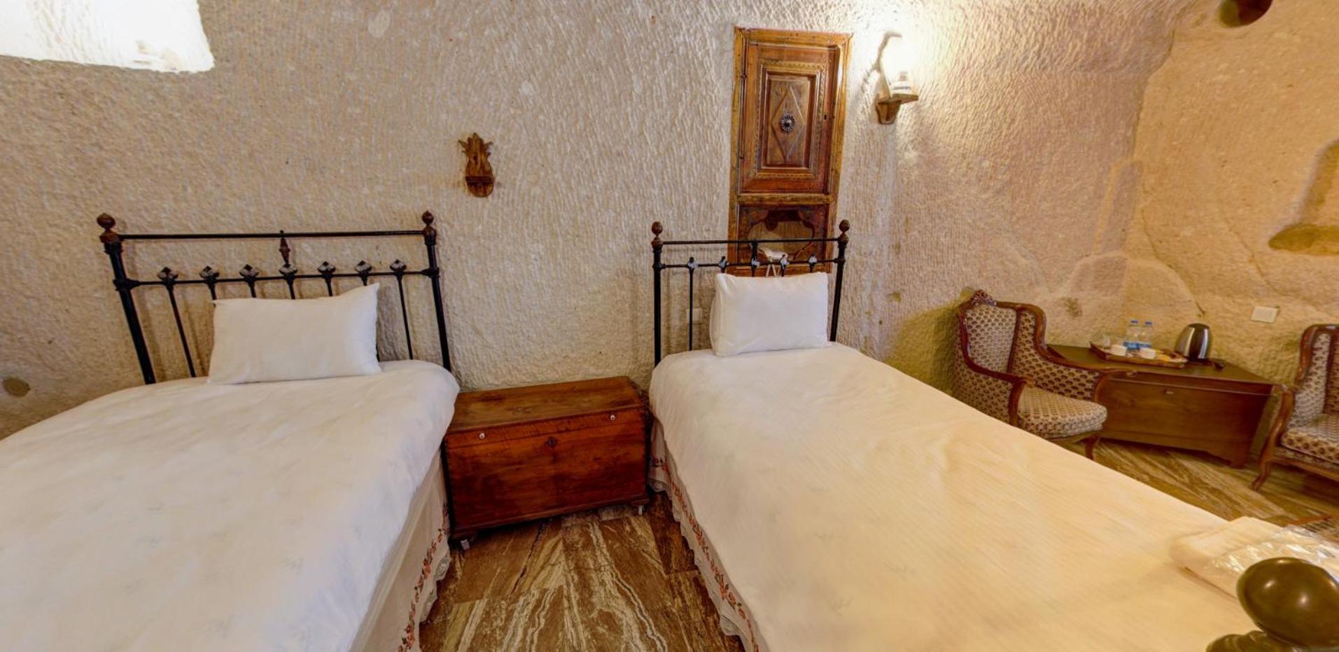 Standard Twin Room - Photo 2