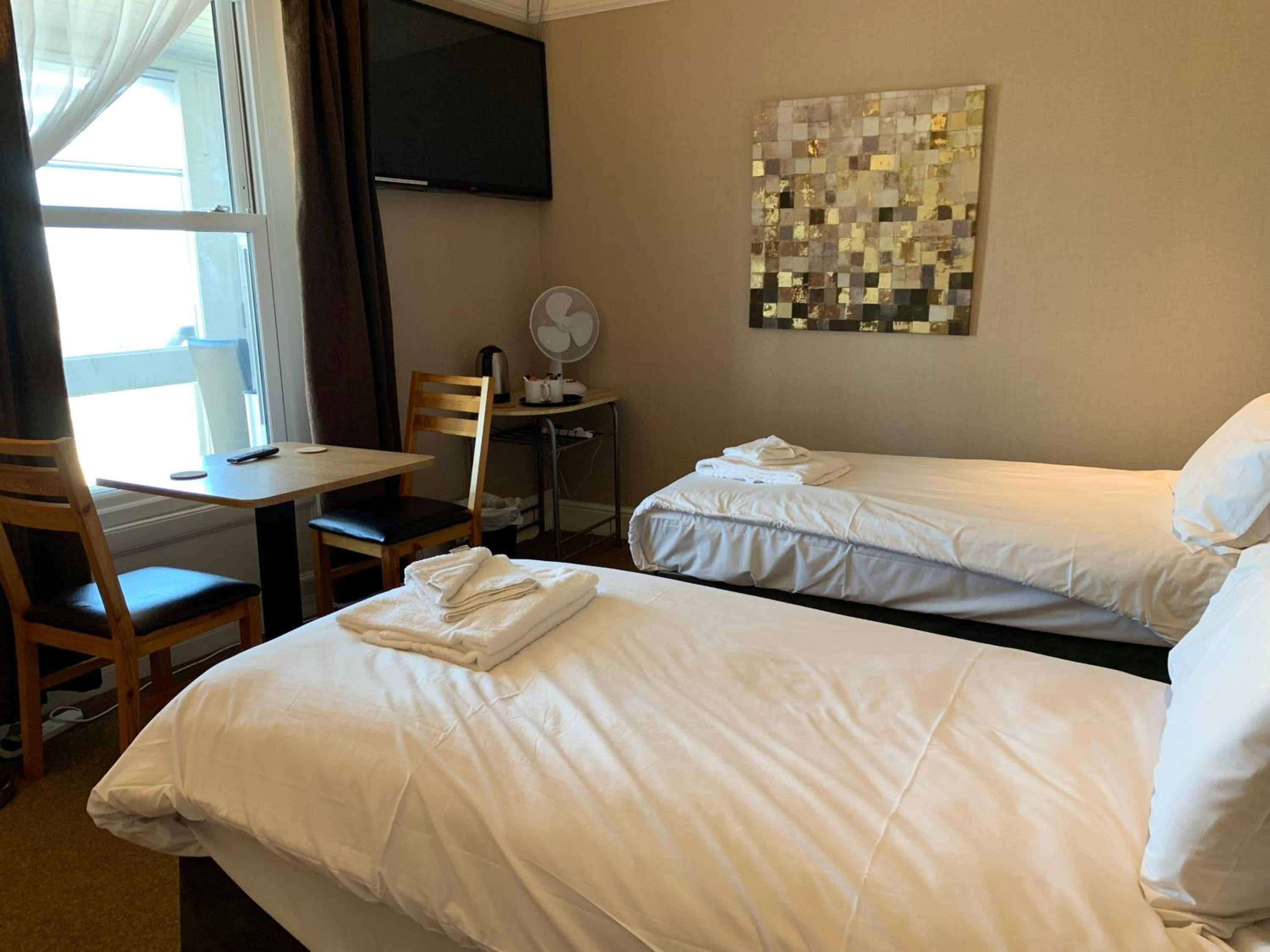 Twin Room with Bathroom photo 3