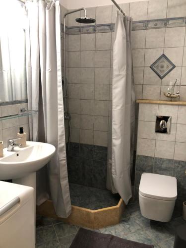 Two-Bedroom House photo 2