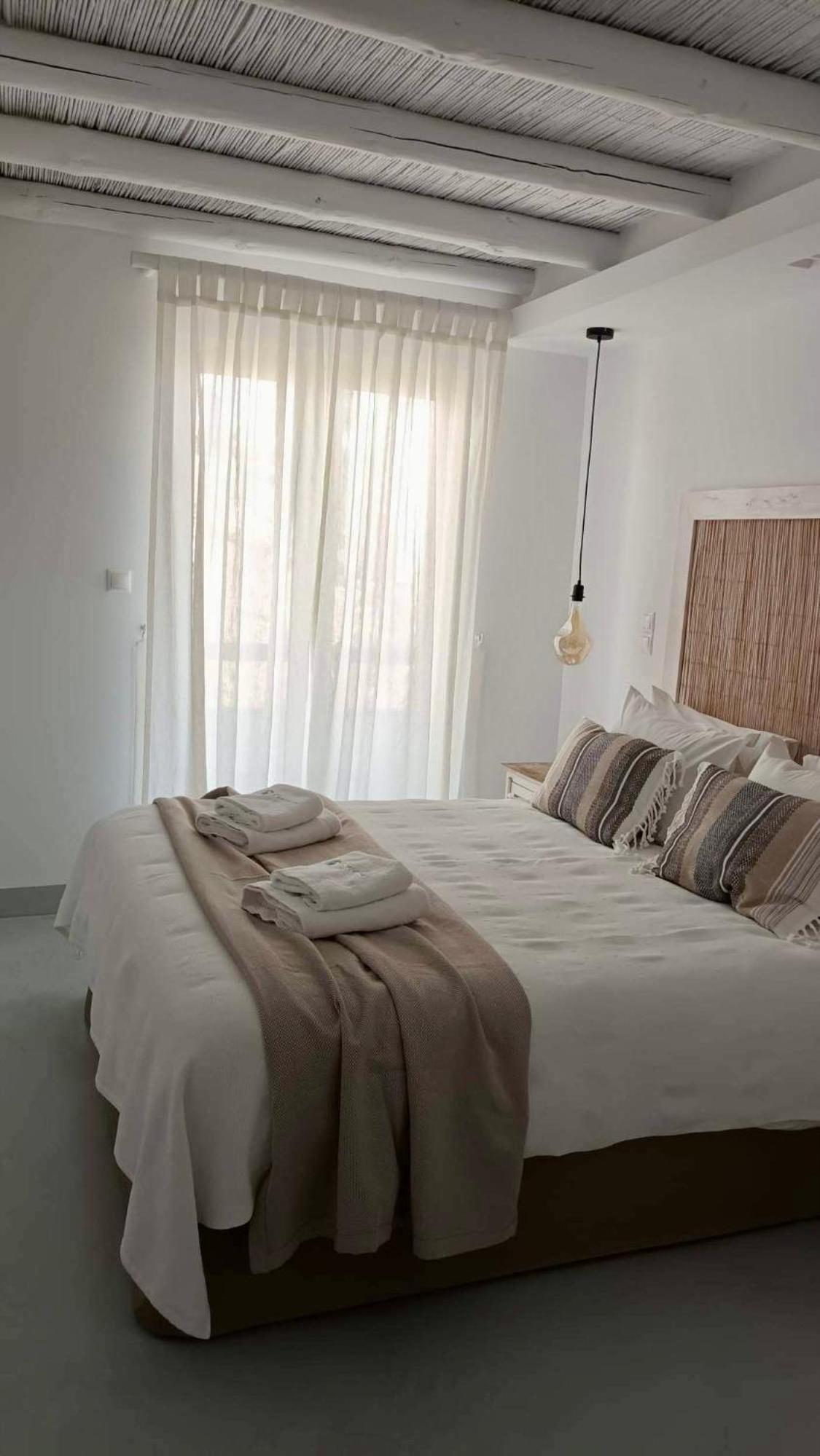 Deluxe Family Suite - Photo 7