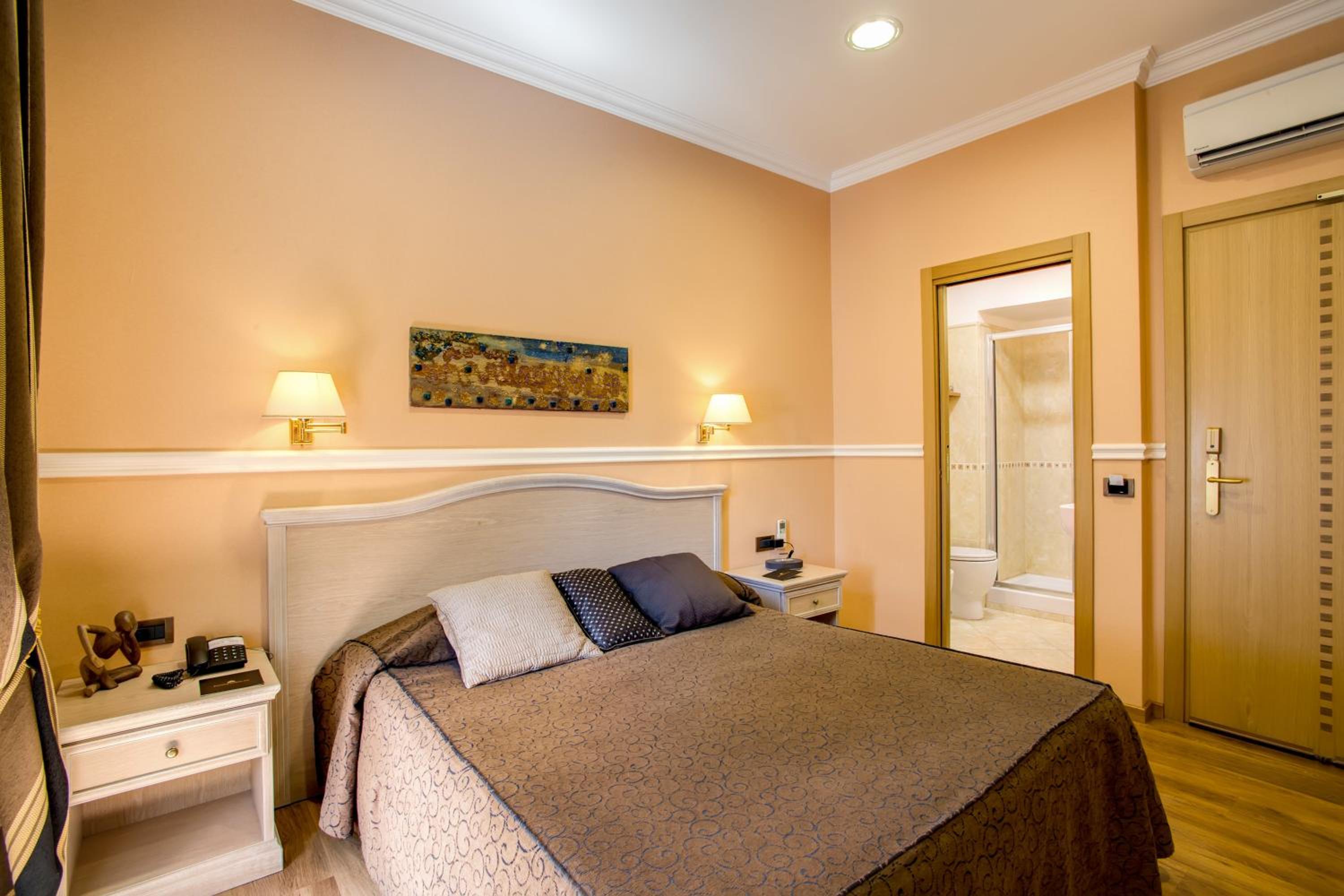 Double or Twin Room photo 3