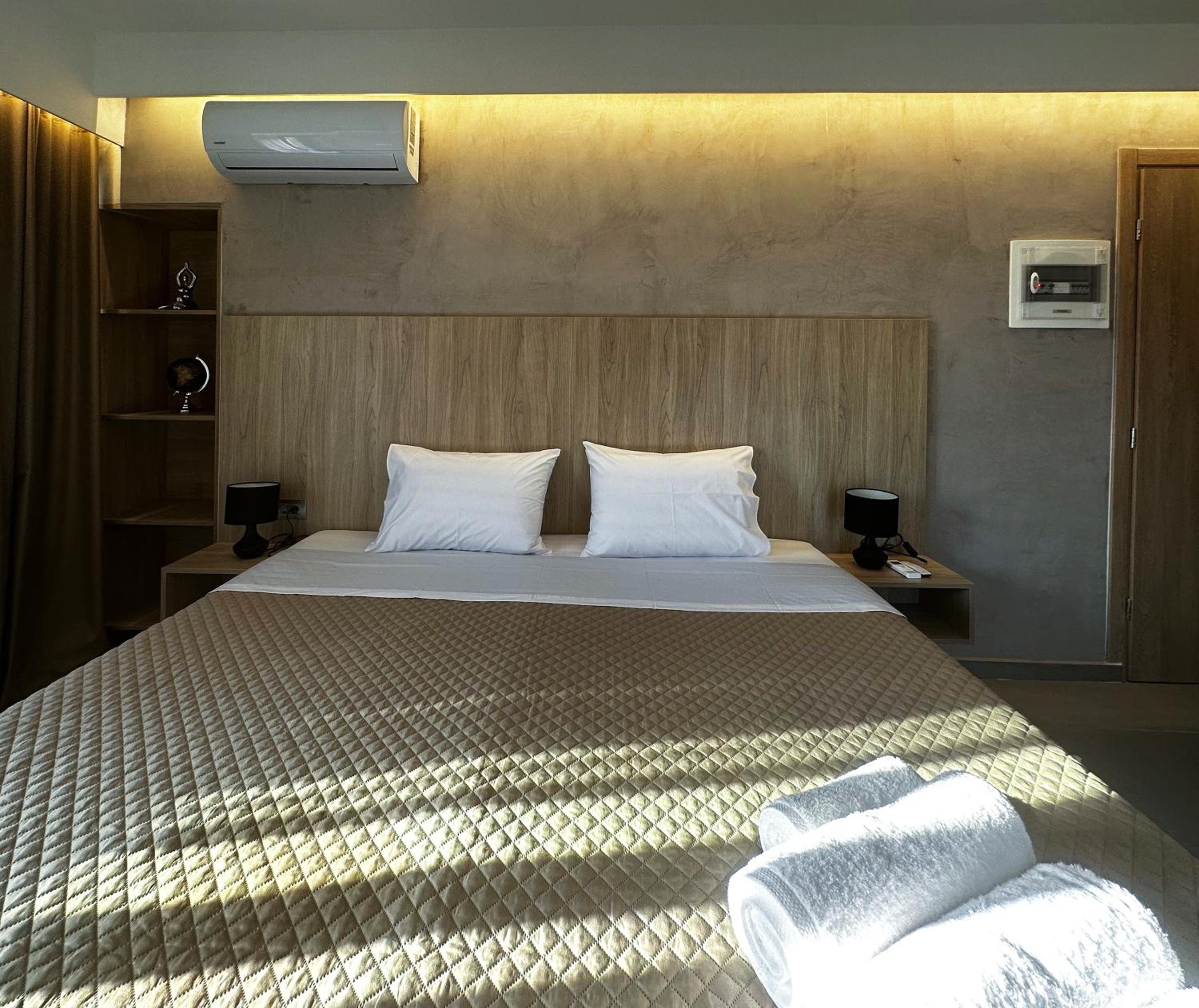 Suite with Hot Tub photo 2