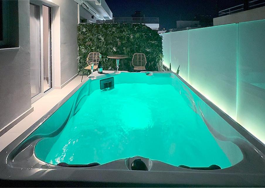 Suite with Hot Tub photo 2