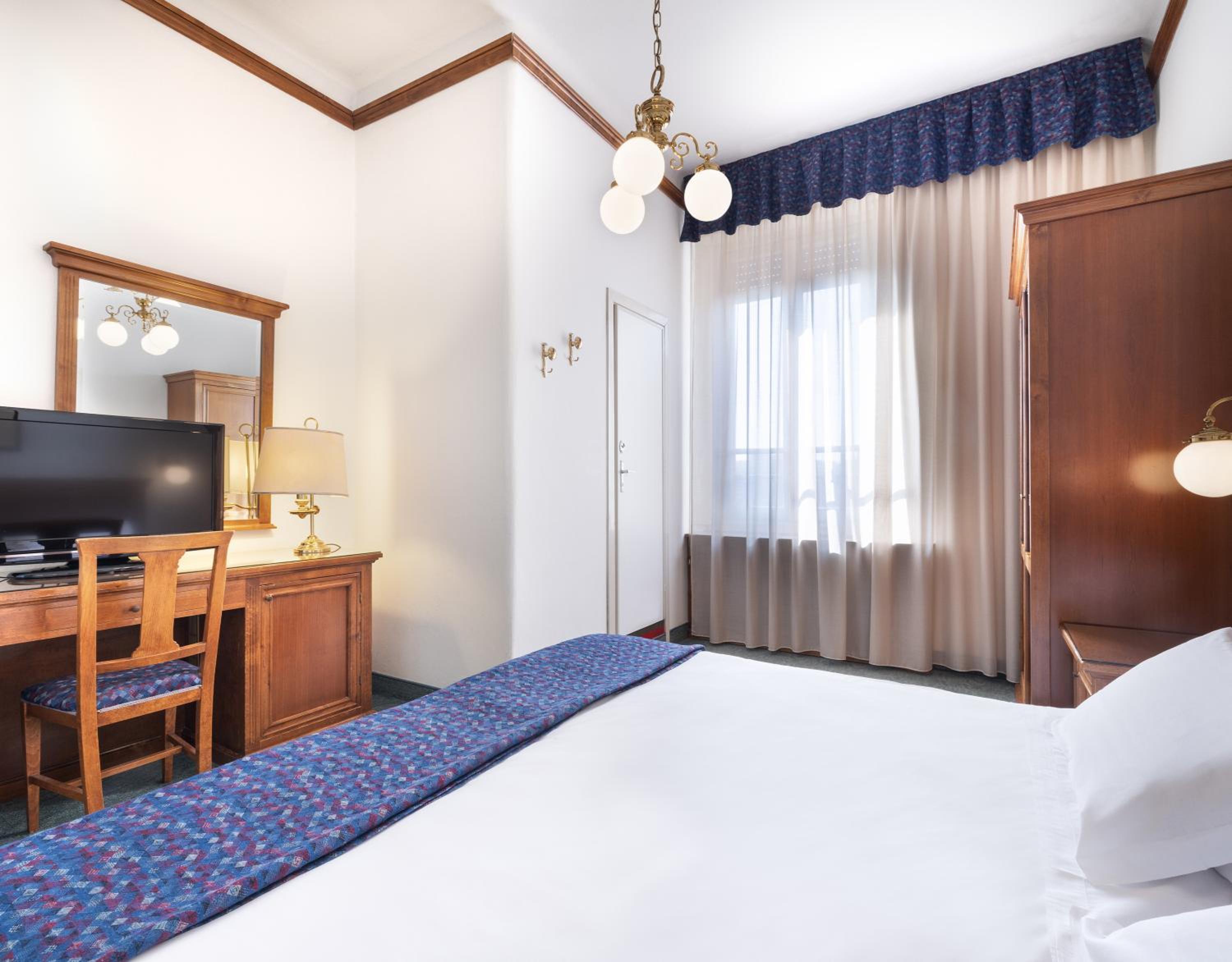 Standard Double Room - Photo 3