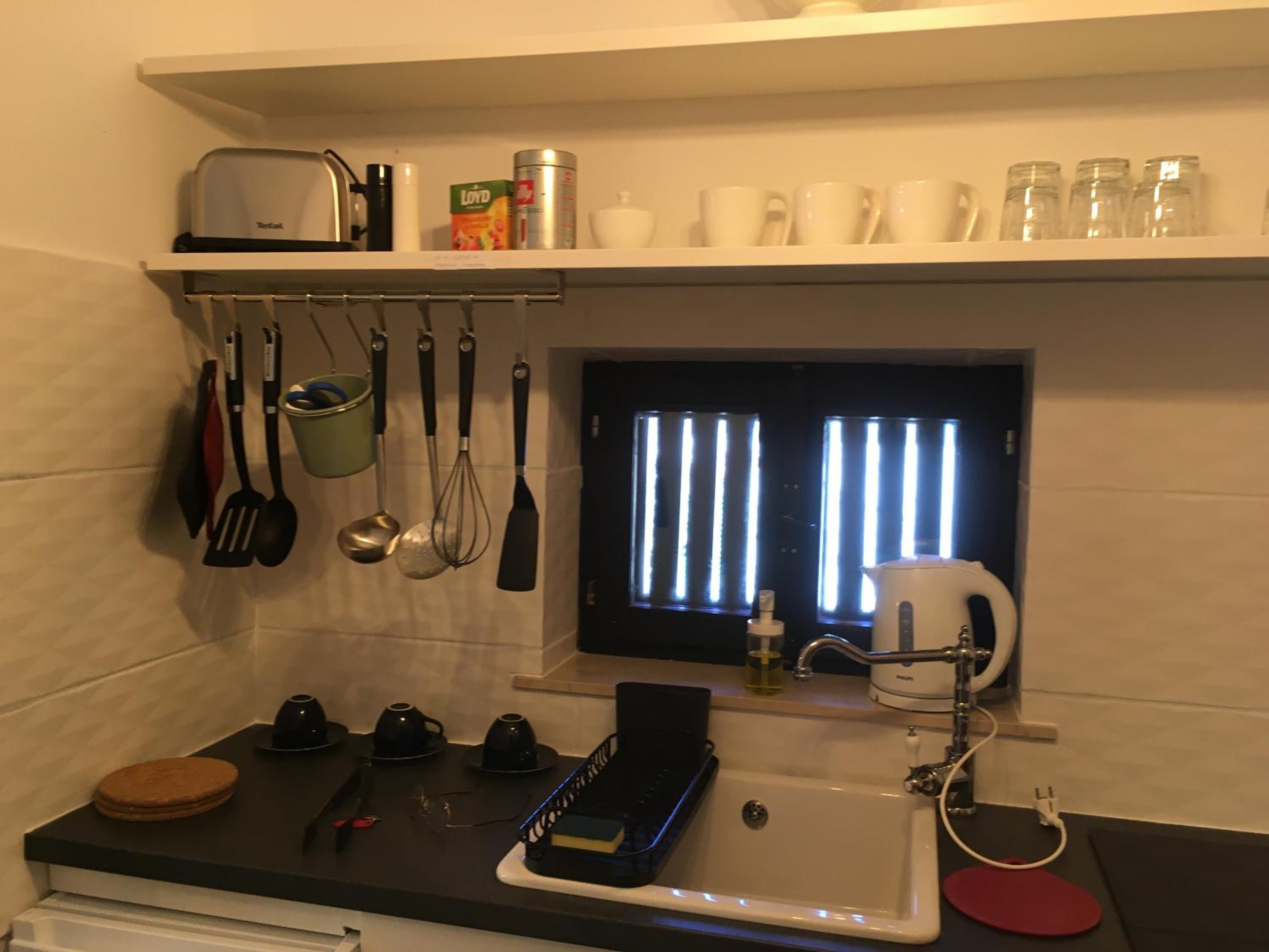 Studio Apartment with Balcony - Photo 11
