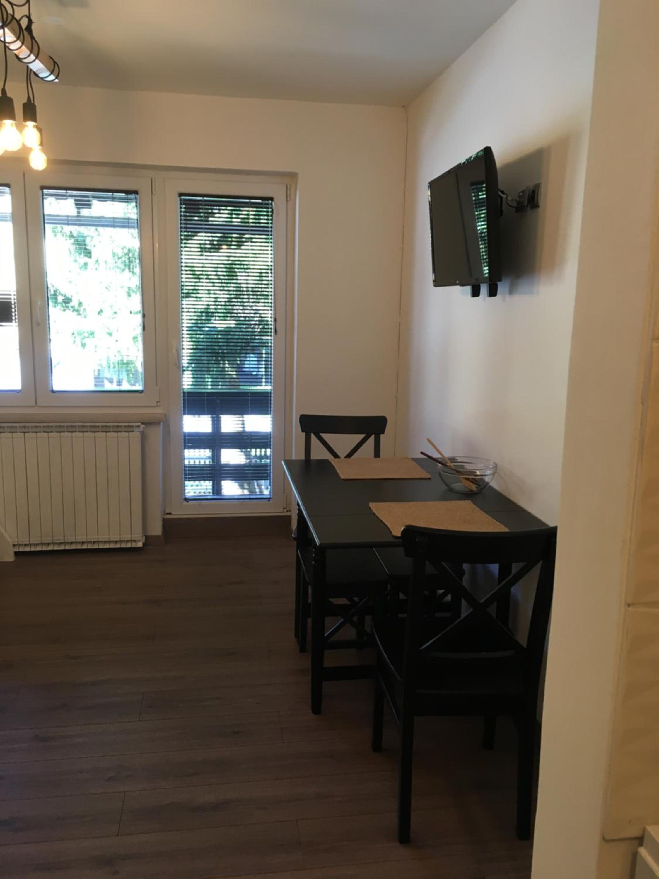 Studio Apartment with Balcony - Photo 6