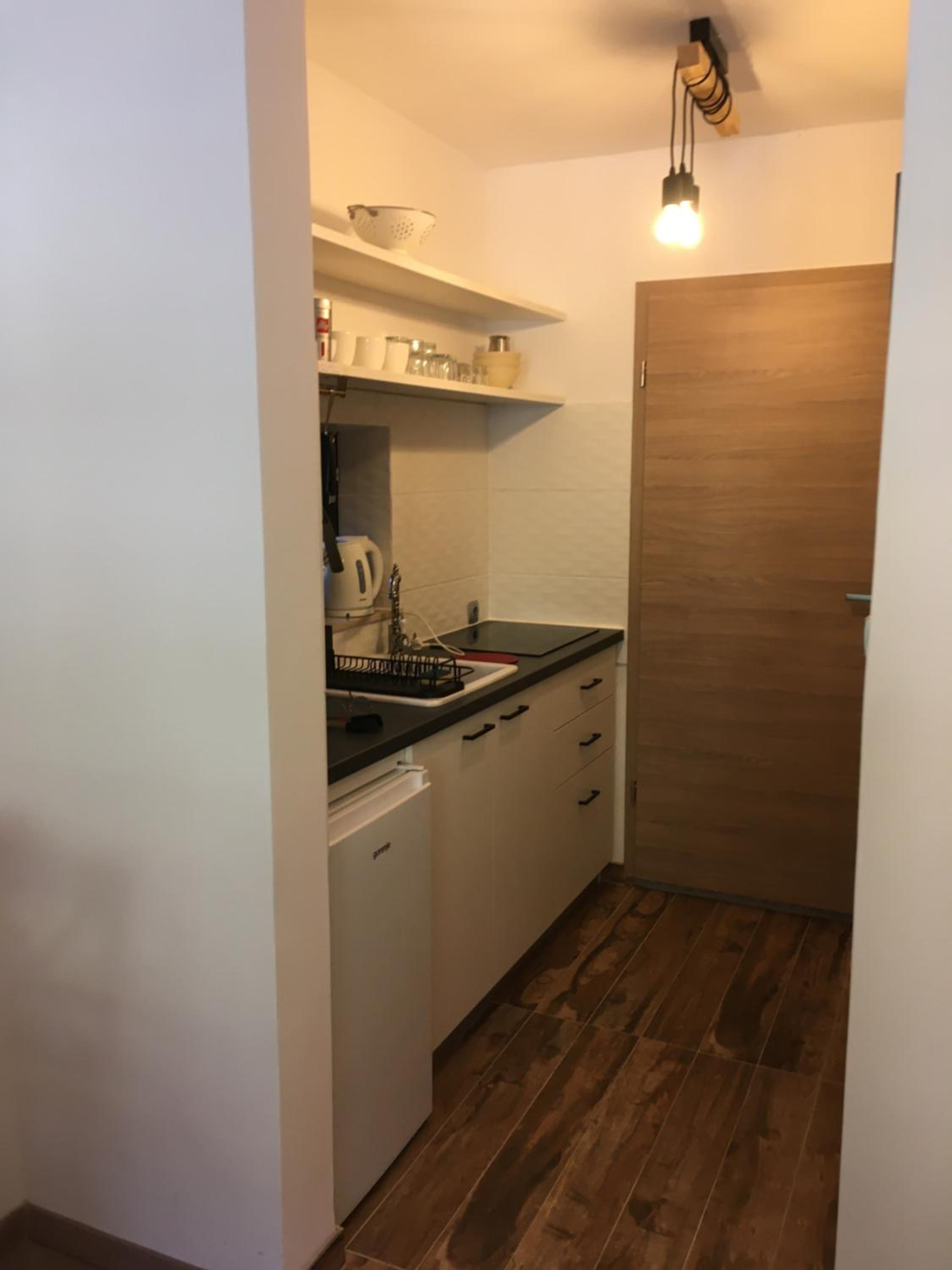Studio Apartment with Balcony - Photo 10