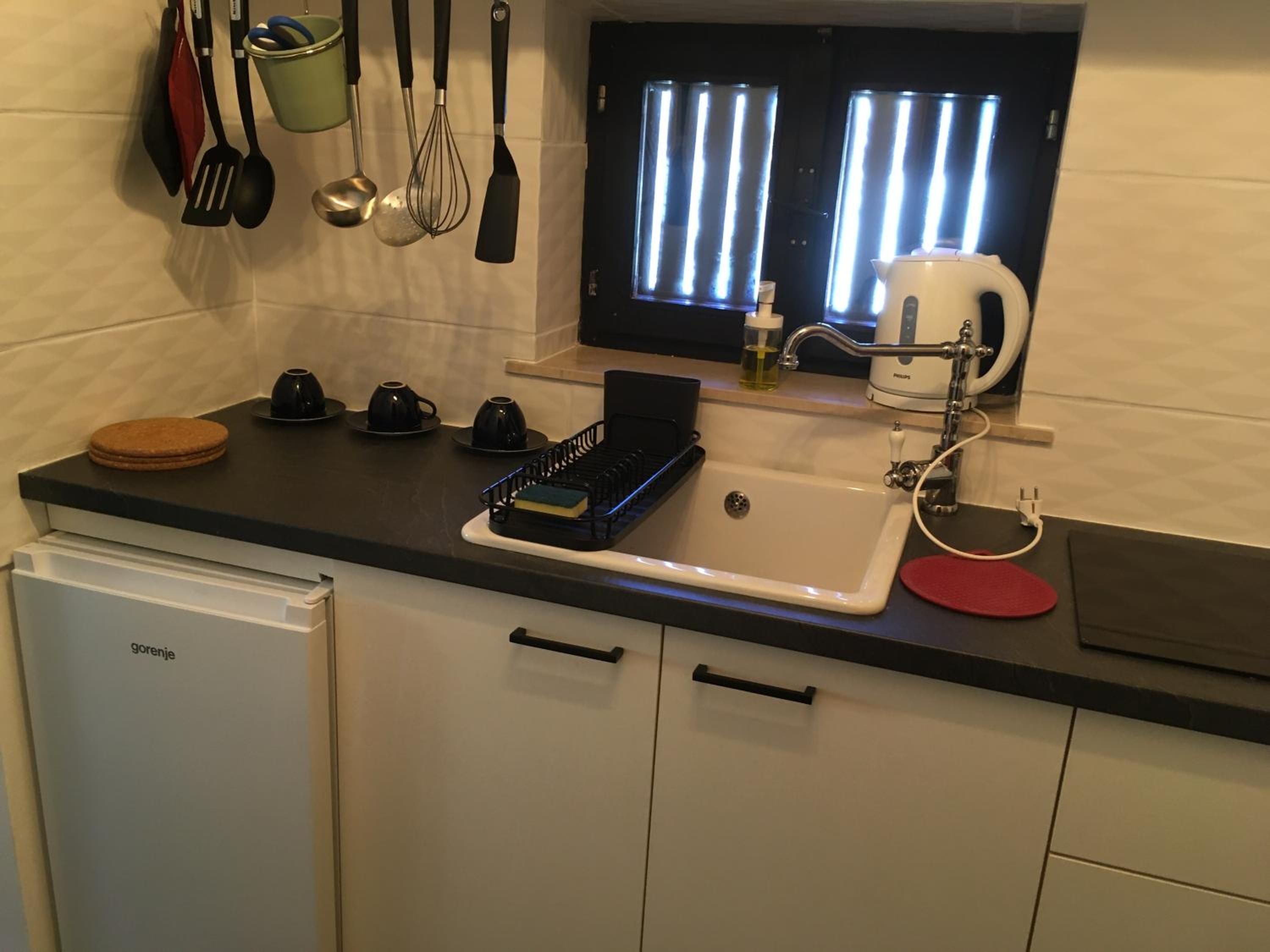Studio Apartment with Balcony - Photo 16