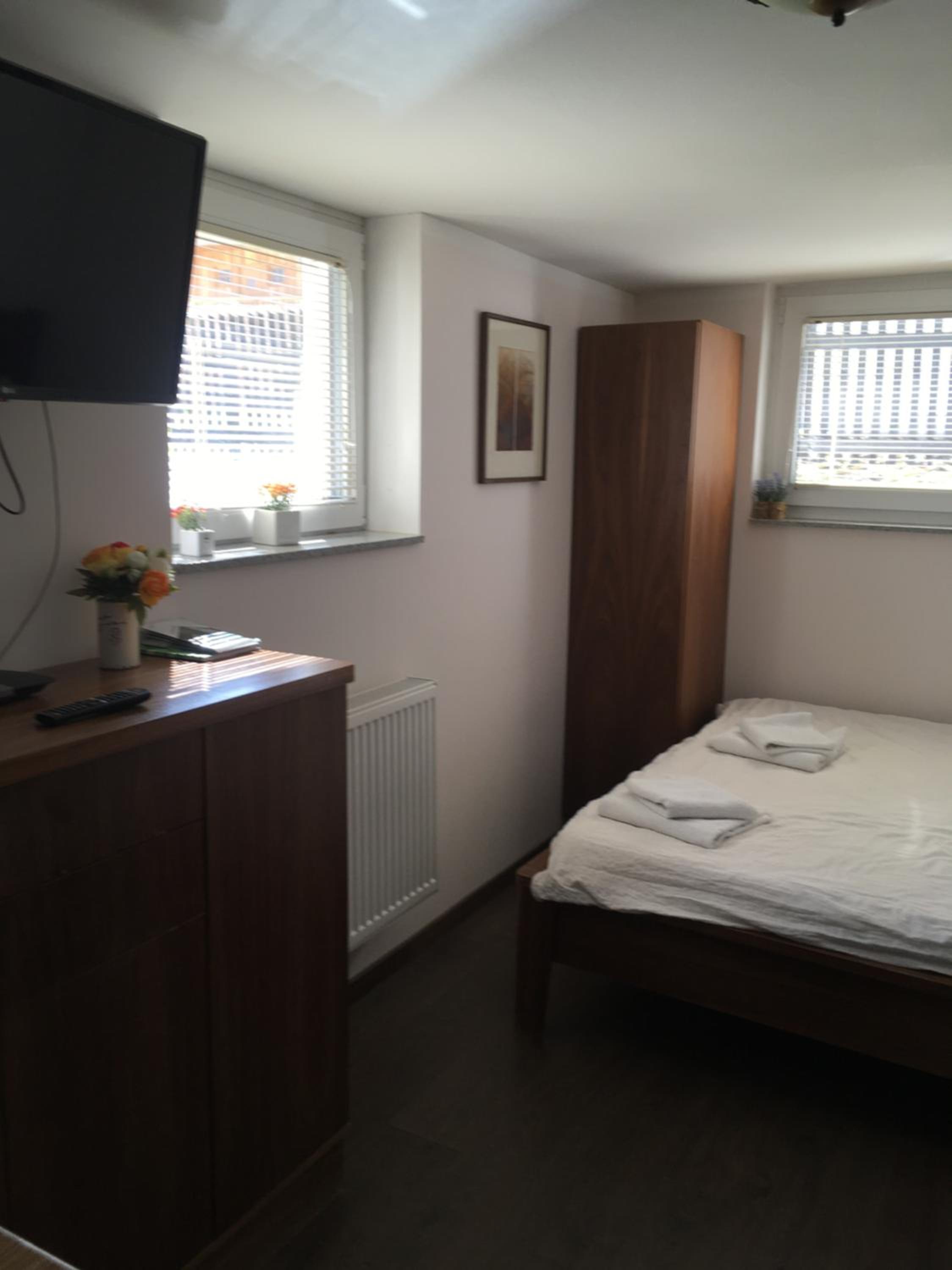 Studio Apartment (Semi-Basement) photo 1