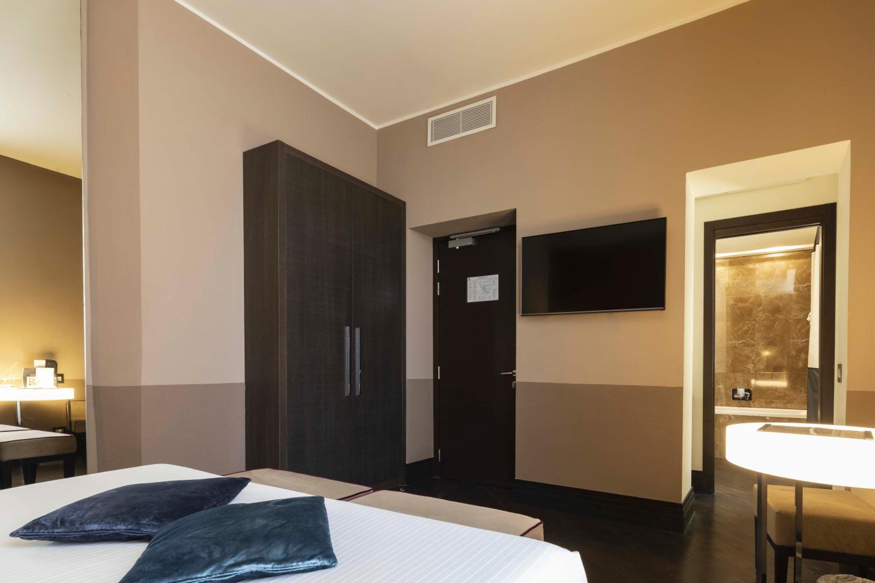 Classic Double or Twin Room photo 2