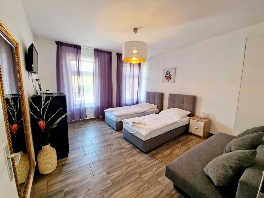 One-Bedroom Apartment photo 1