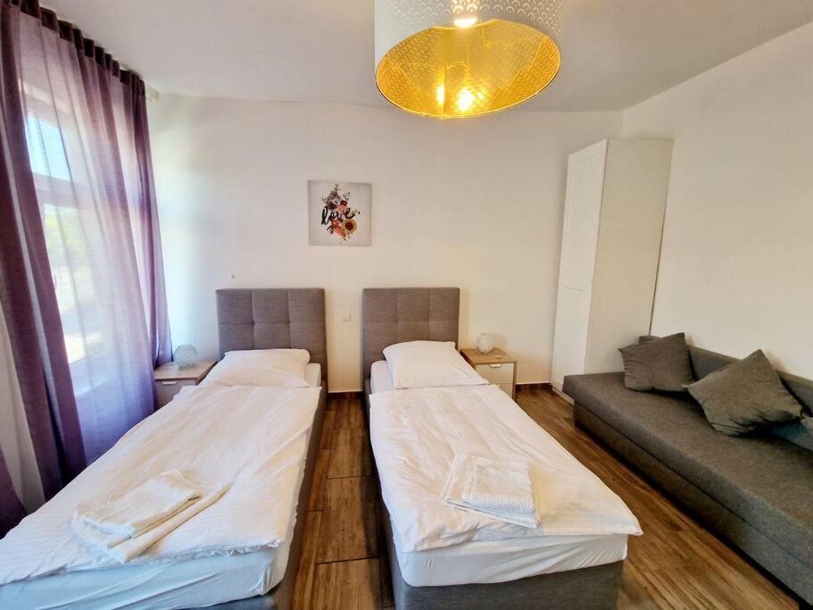 One-Bedroom Apartment photo 3