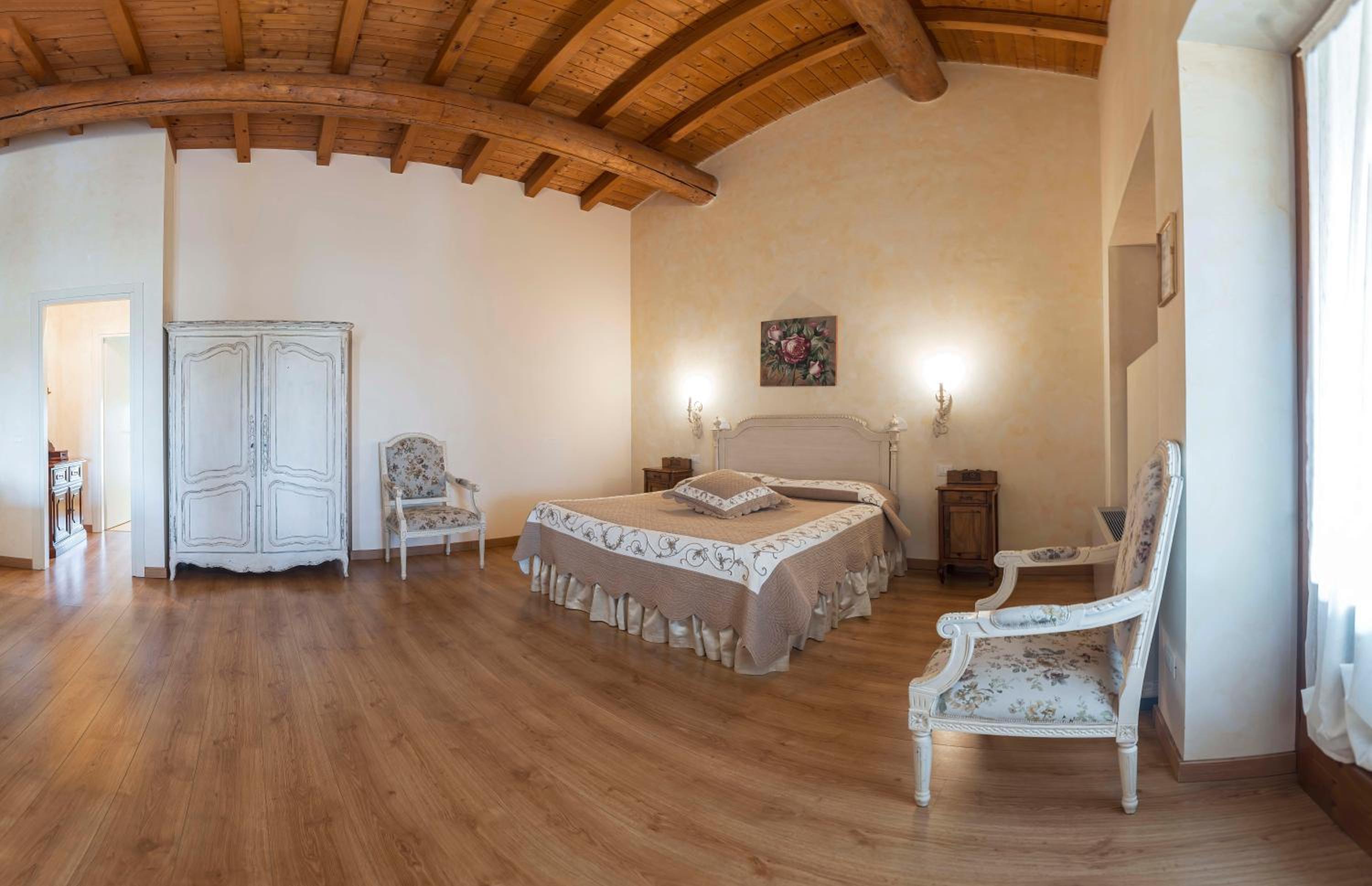 Double Room - Photo 16