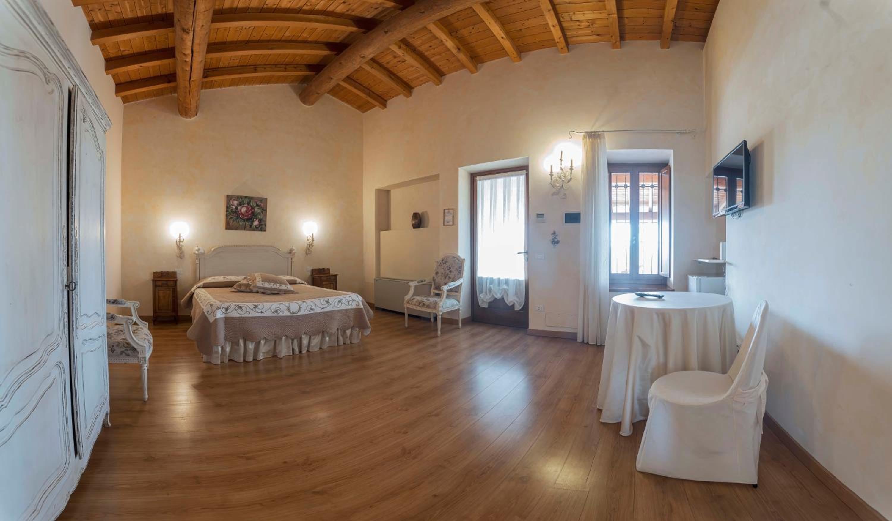 Double Room - Photo 5