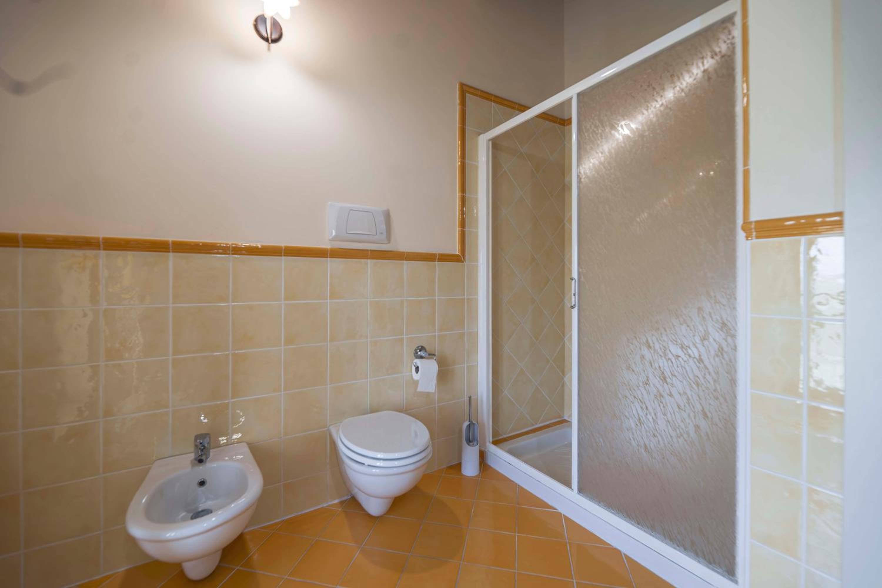 Double Room - Photo 12