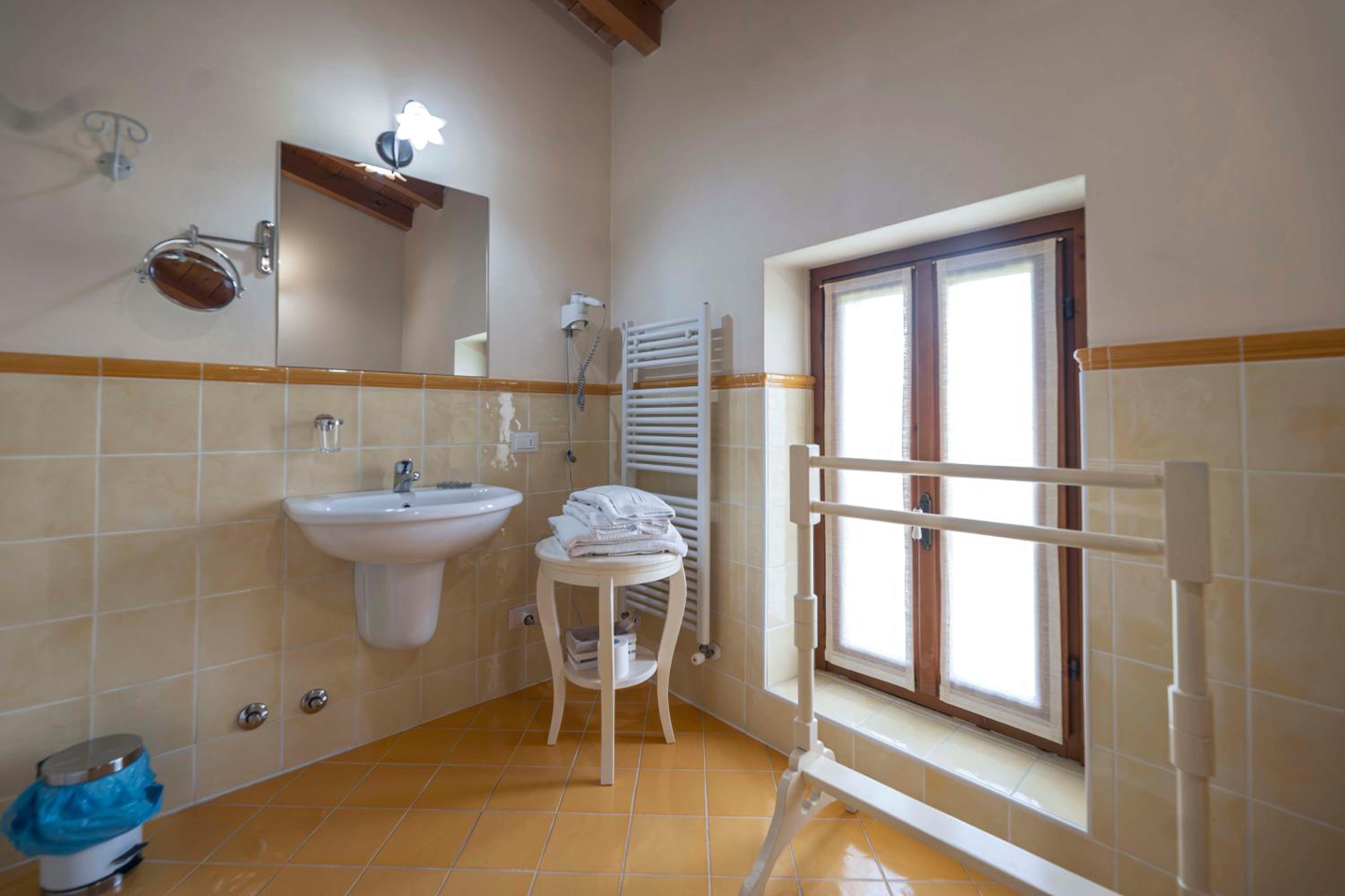 Double Room - Photo 11