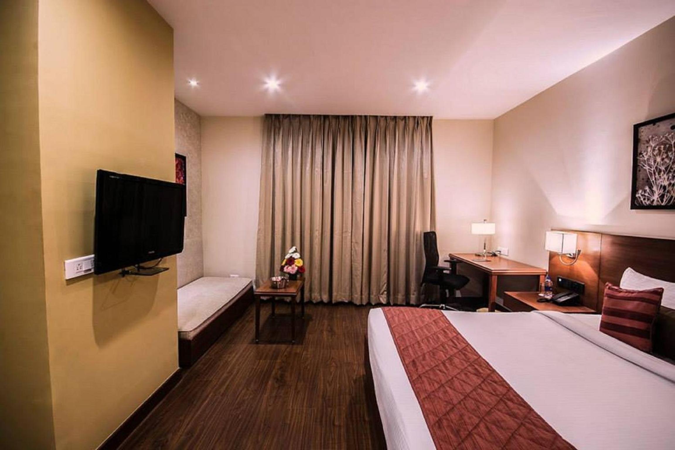 Deluxe Room - Photo 9