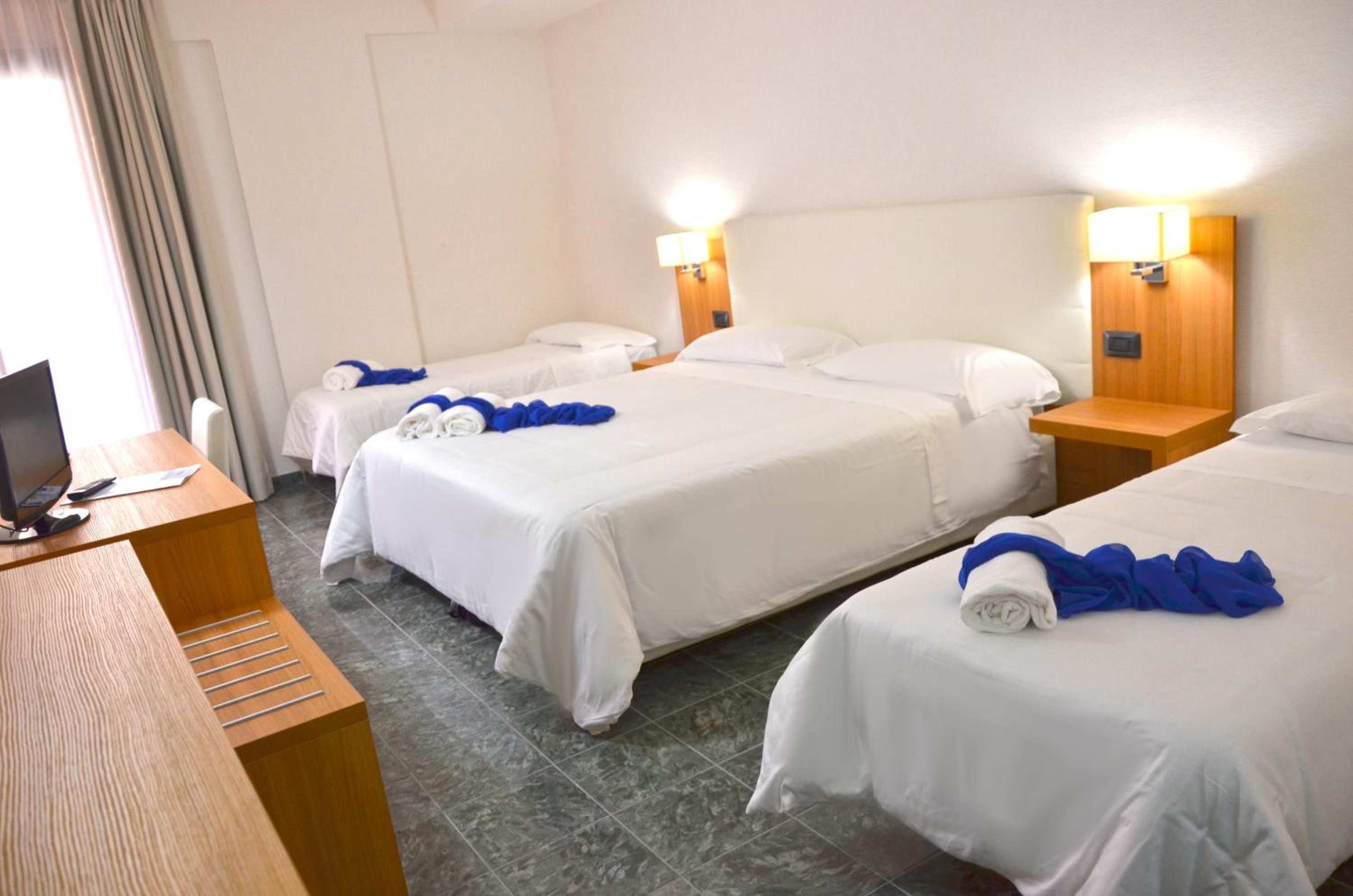 Quadruple Room - Photo 1