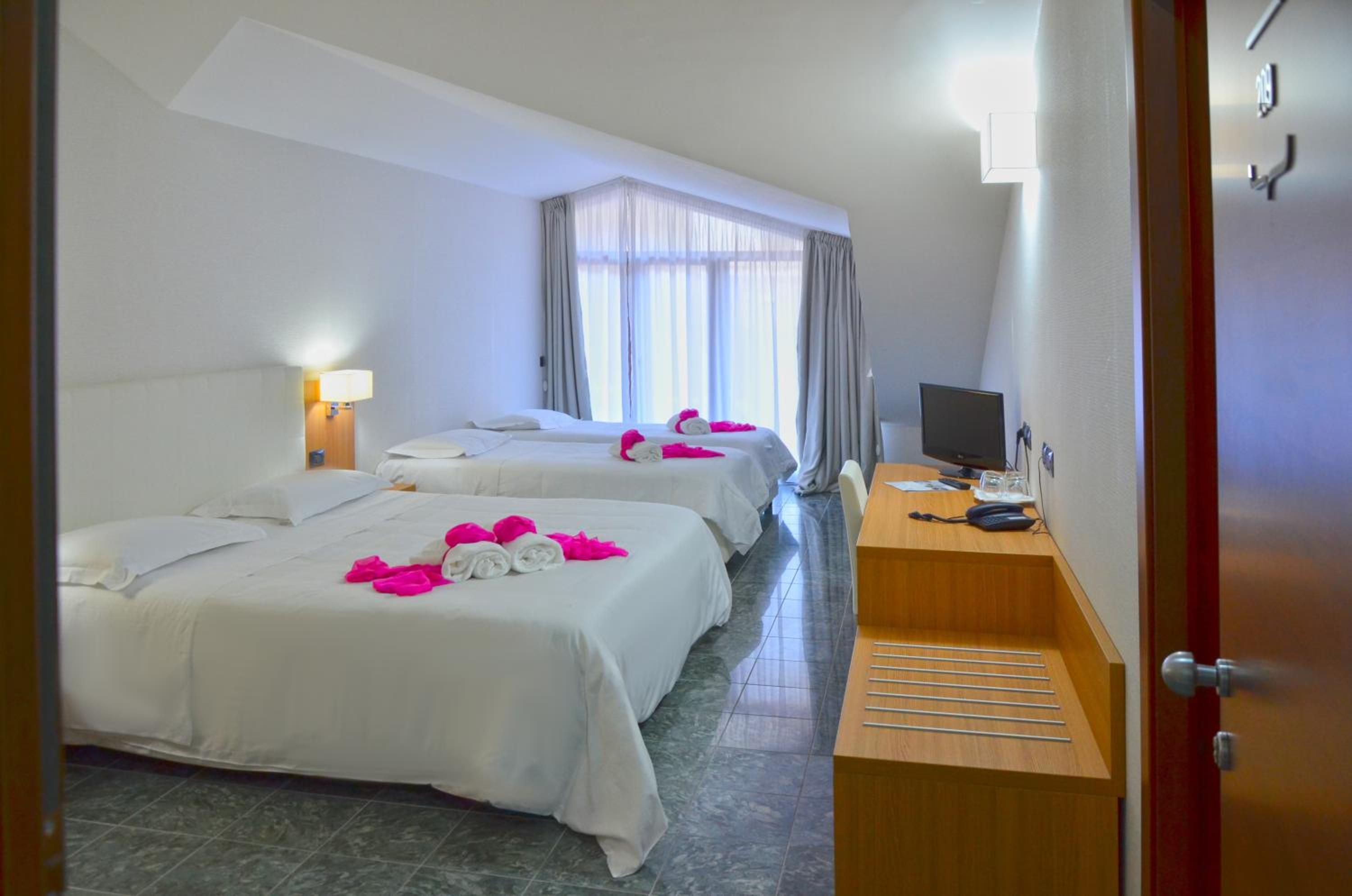 Quadruple Room - Photo 6