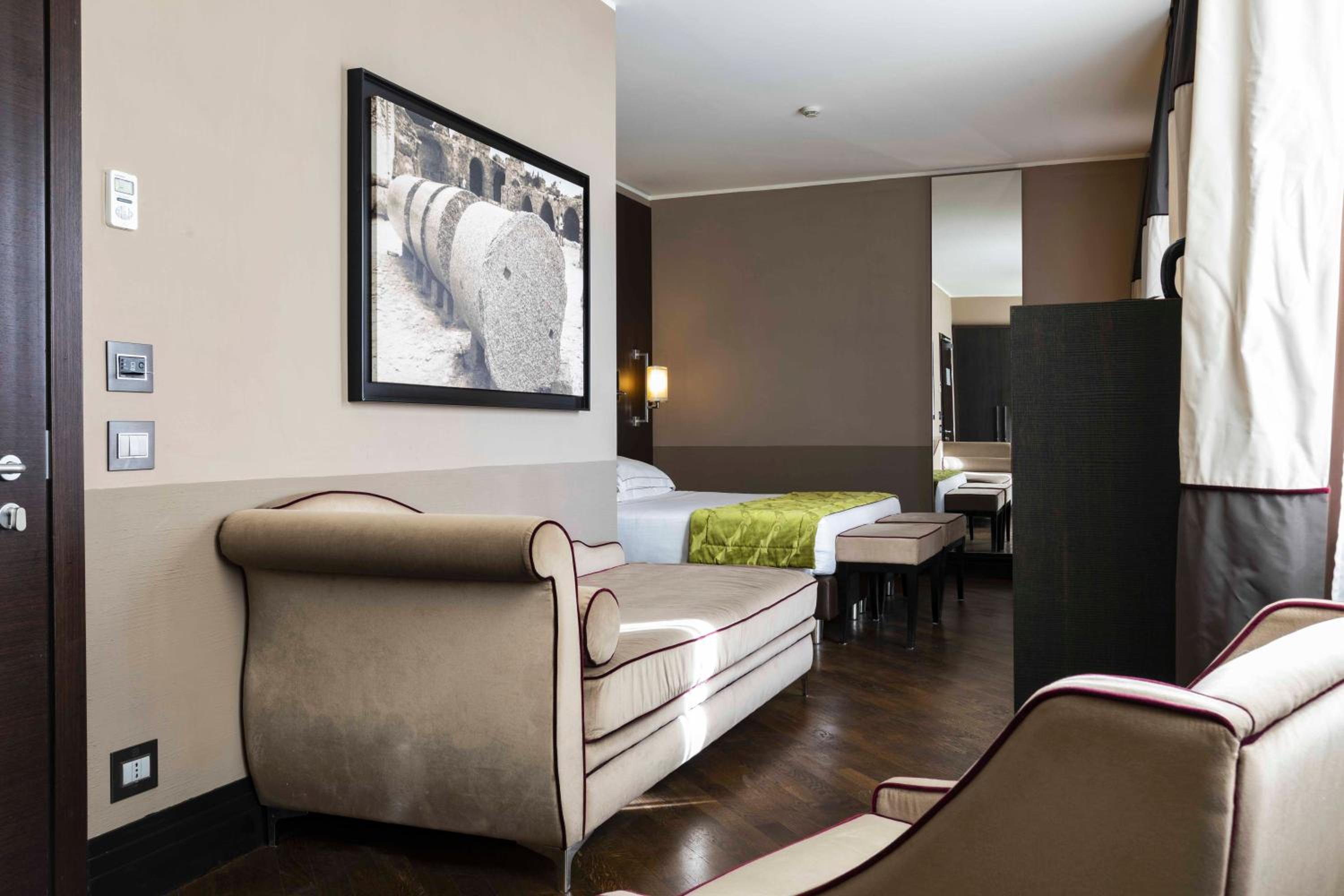 Executive Triple Room photo 3