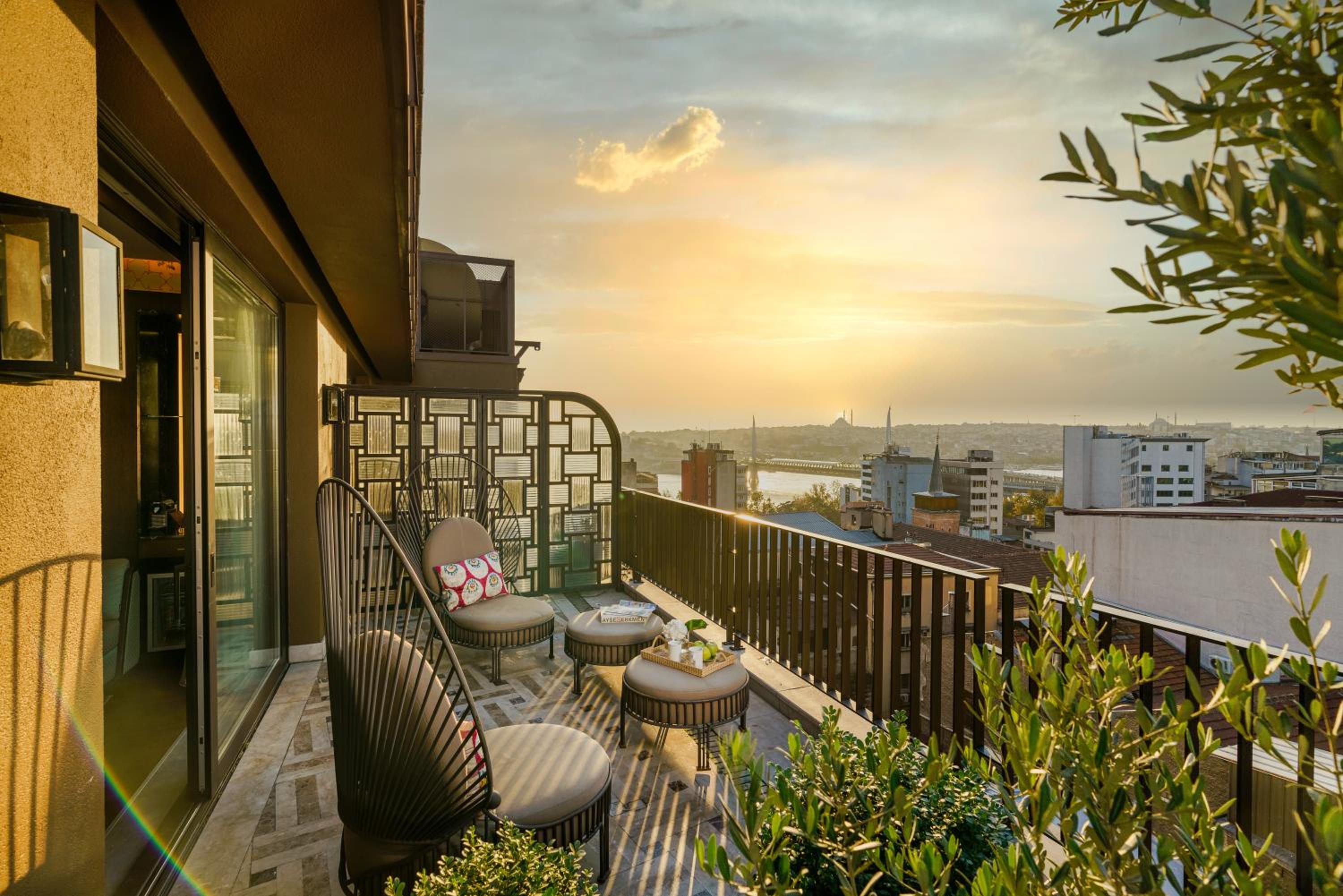 Executive Galata King Suite thumbnail 5