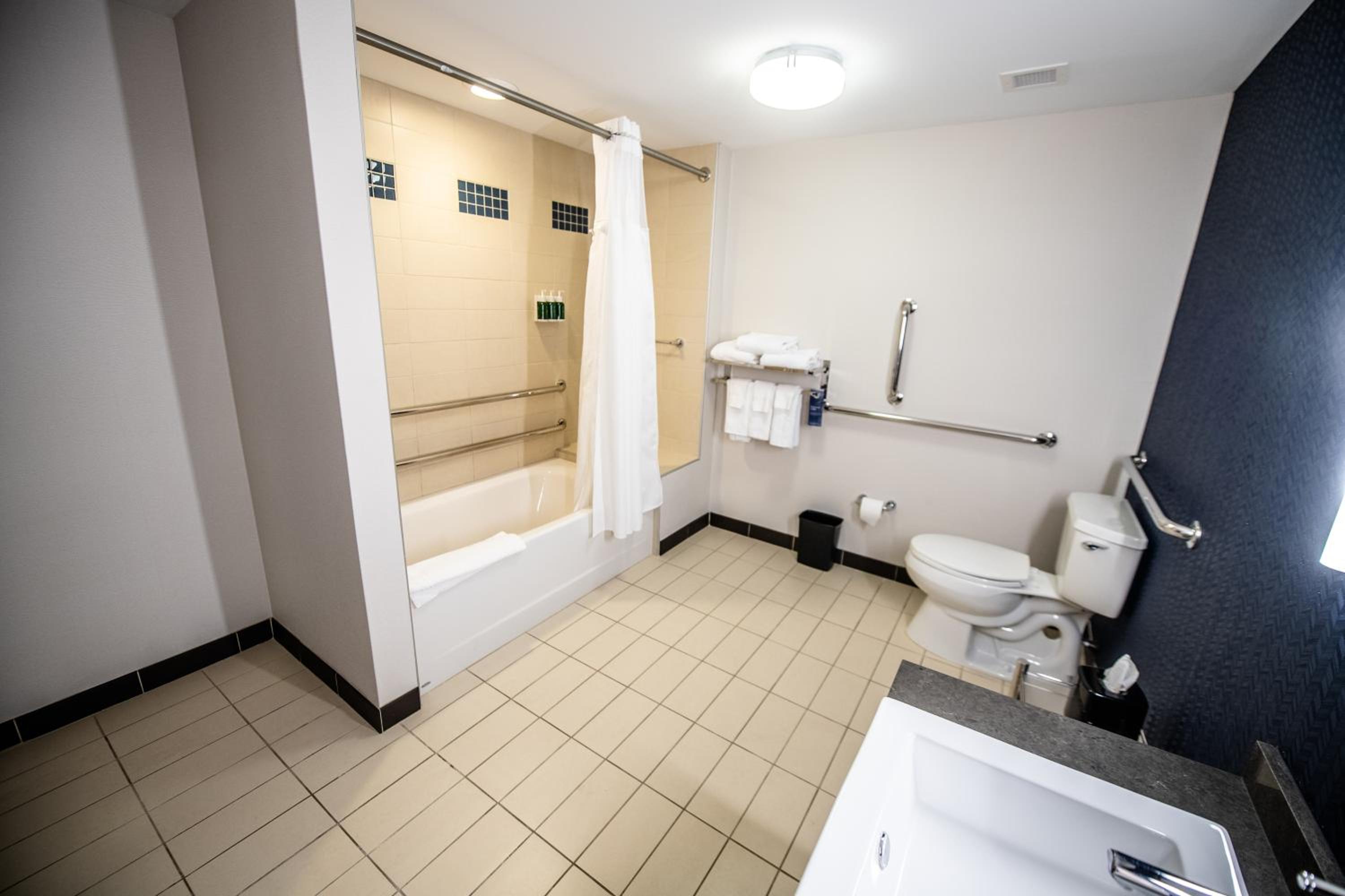 Deluxe Queen Suite with Sofa Bed - Hearing Accessible photo 1