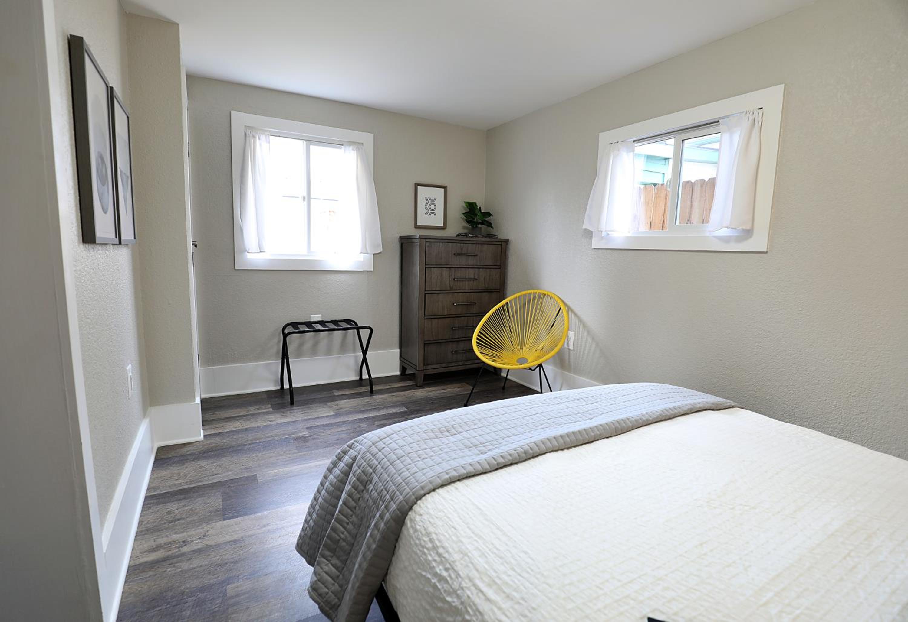 Three-Bedroom House photo 3