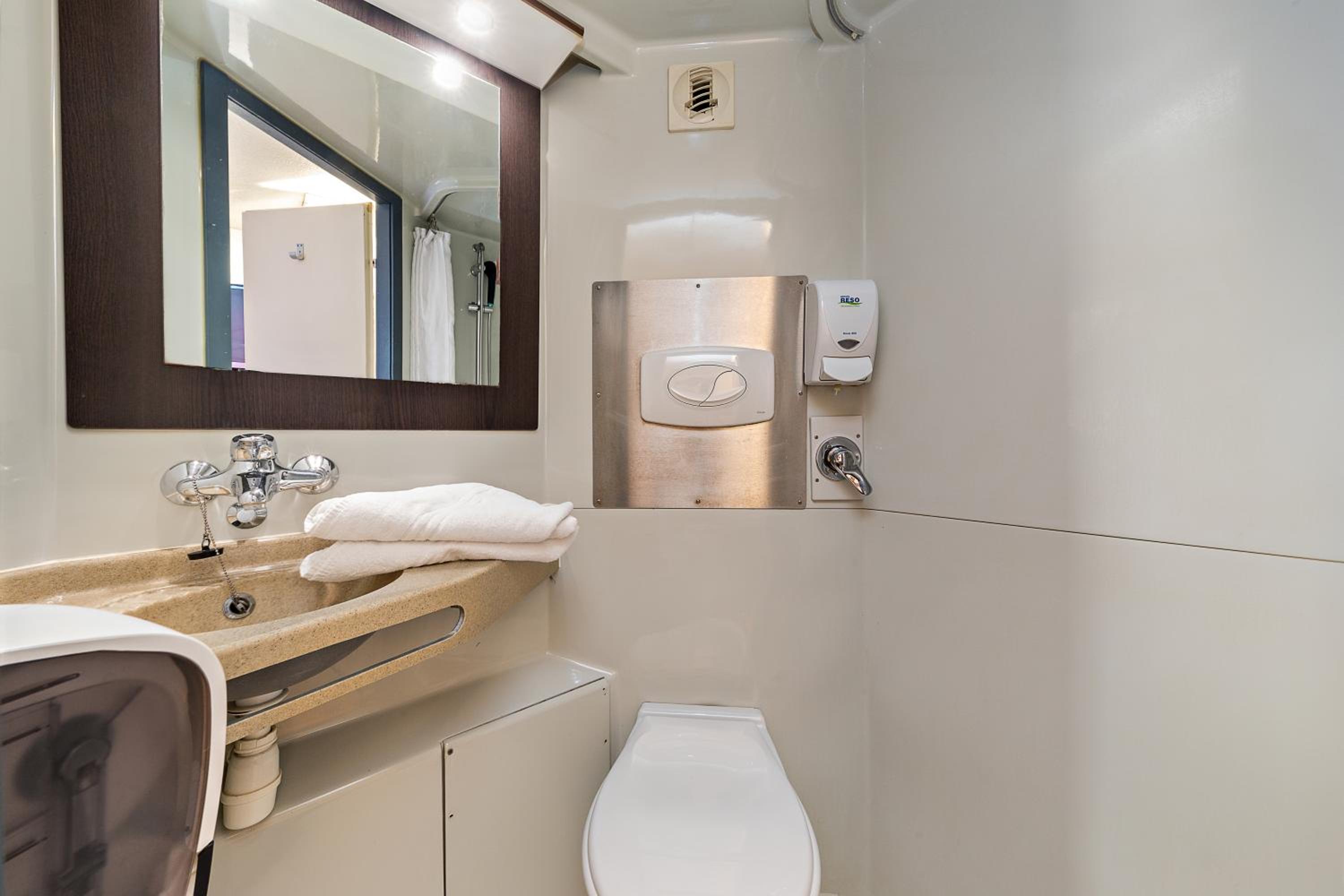 Double Room - Photo 6