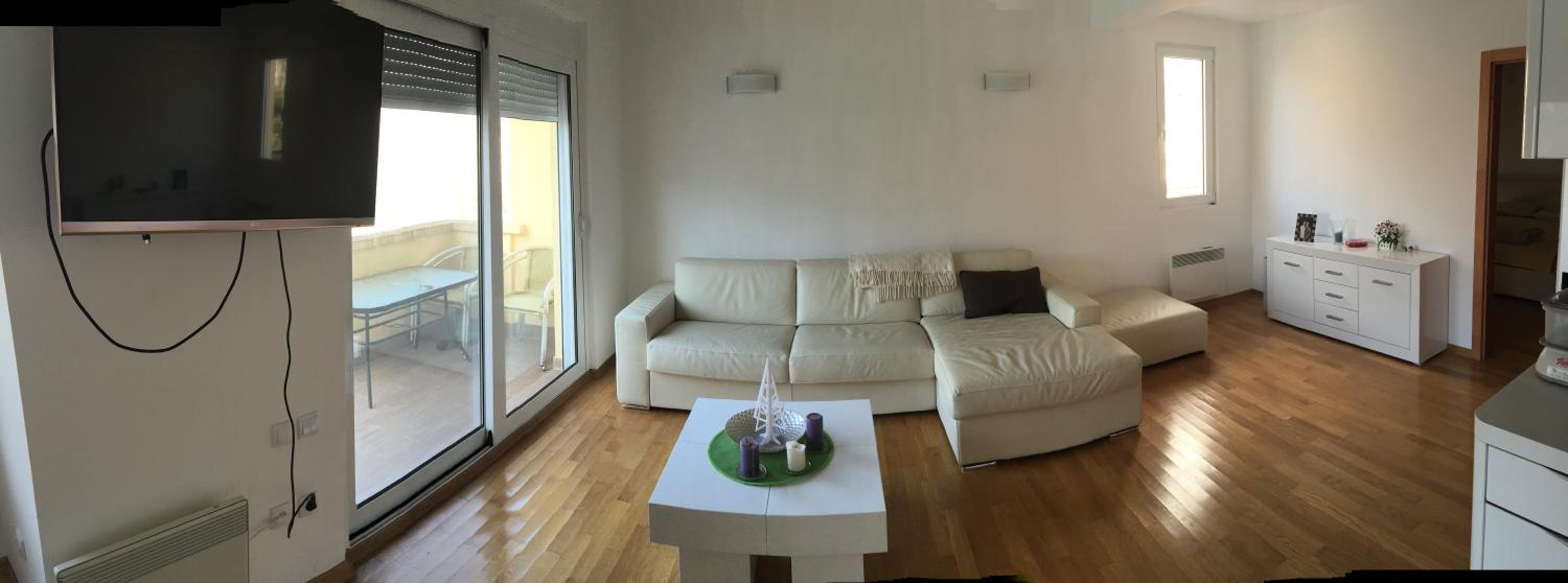 Luxury Three-Bedroom Apartment photo 1