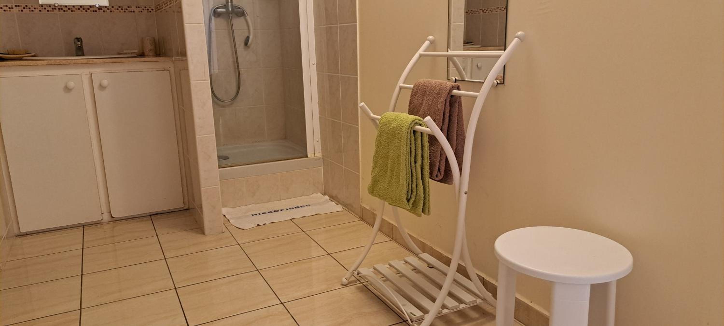 One-Bedroom Apartment - Photo 12