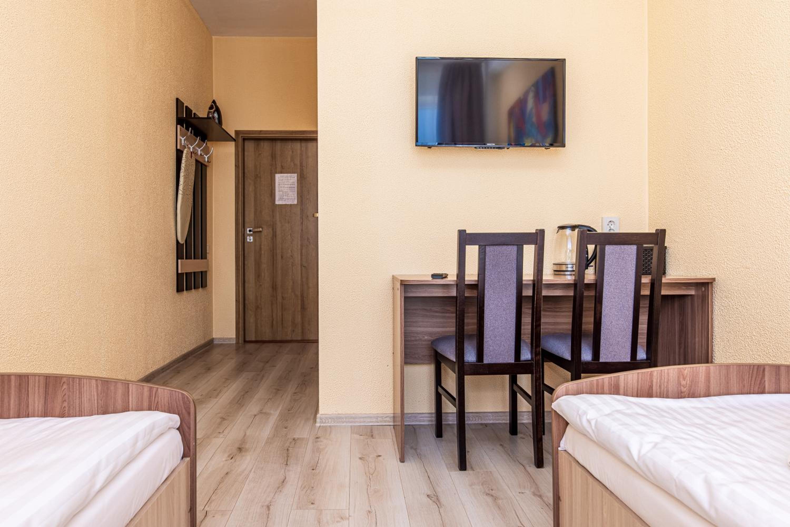 Double Or Twin Room With Private Bathroom photo 2