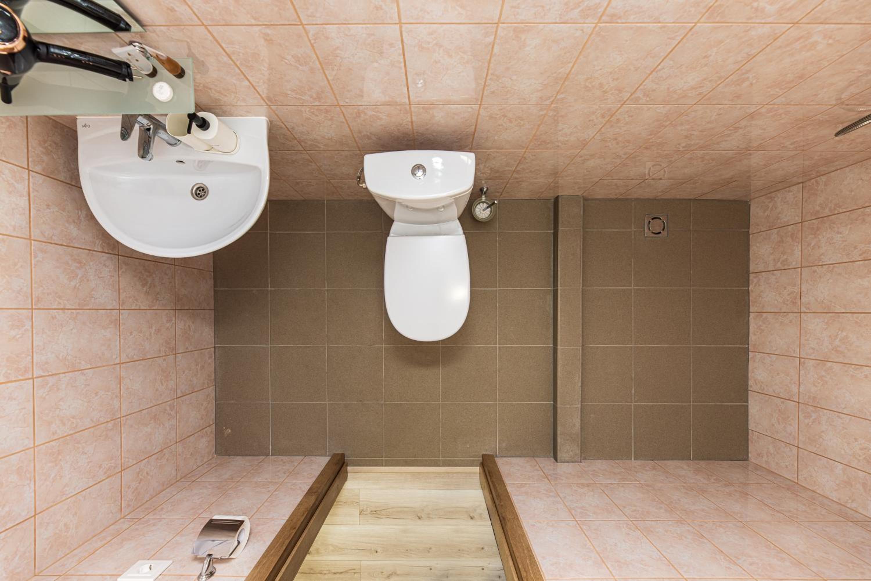 Double Or Twin Room With Private Bathroom photo 3