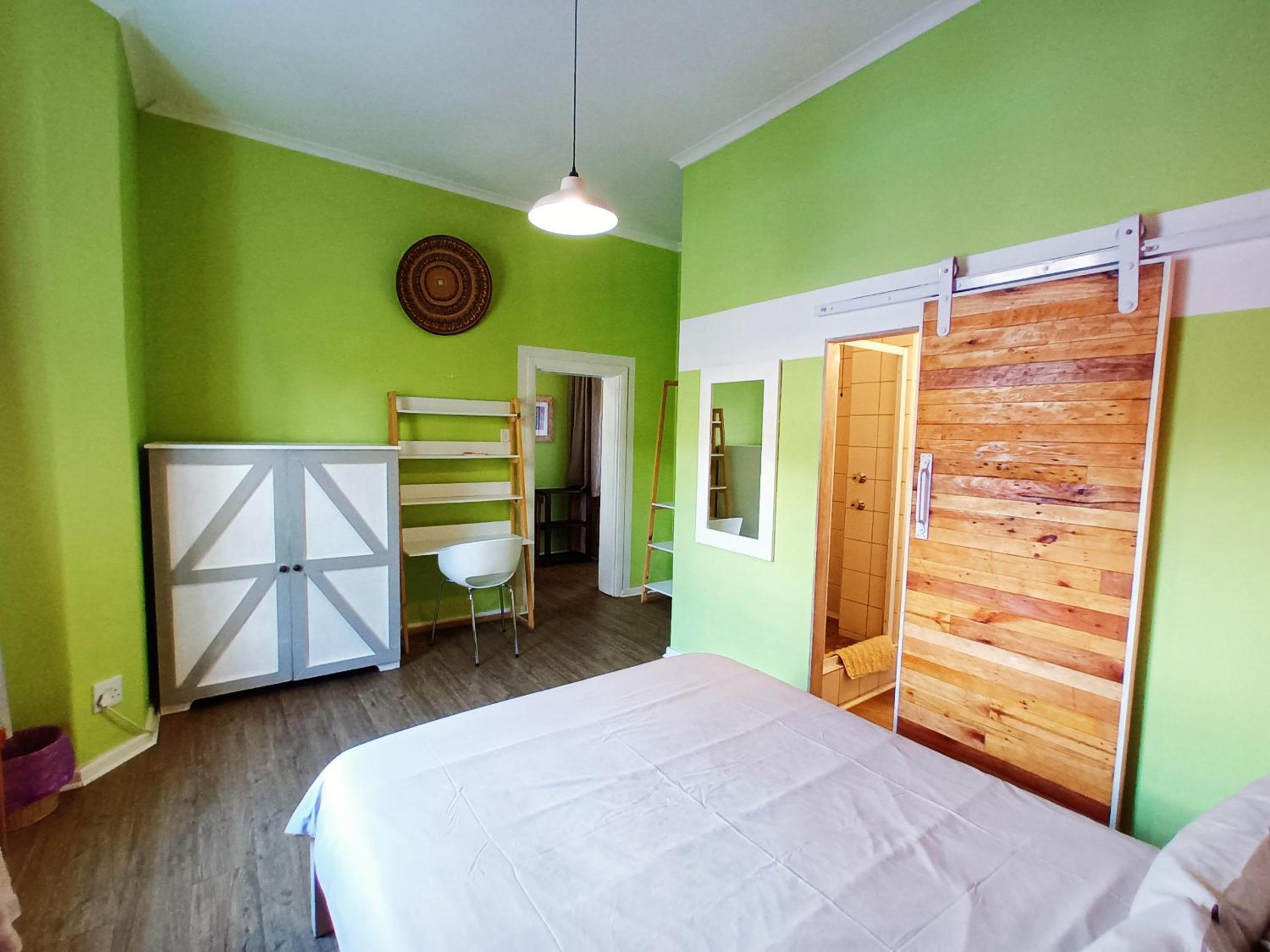 Family Room - Room 5 - Photo 3