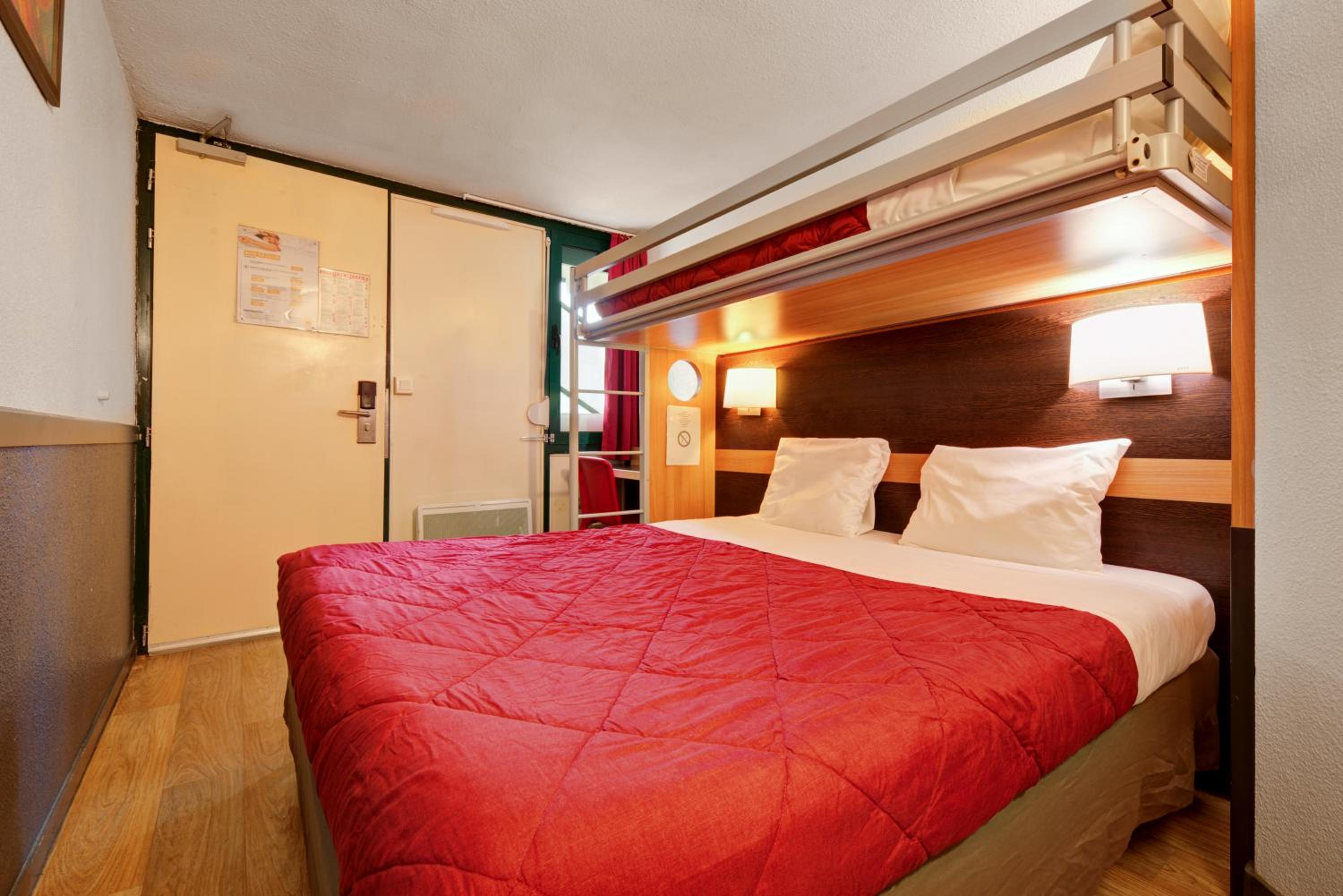 Triple Room (1 Double Bed + 1 Single Bed) - Photo 1