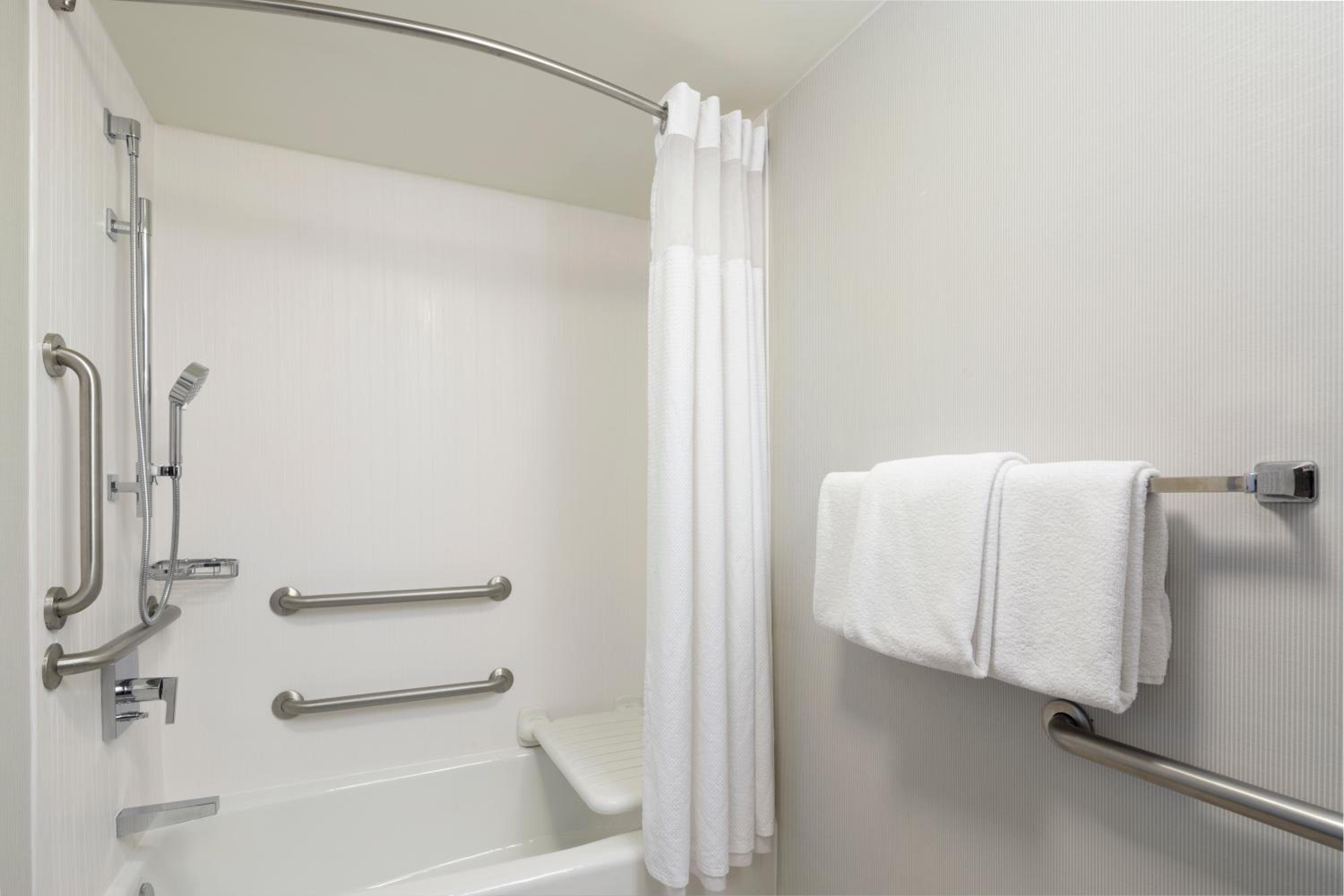 King Room with Sofa Bed and Adapted Tub - Mobility and Hearing Accessible - Photo 2