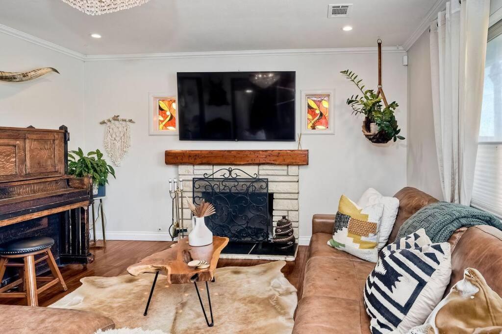 Three-Bedroom House photo 2